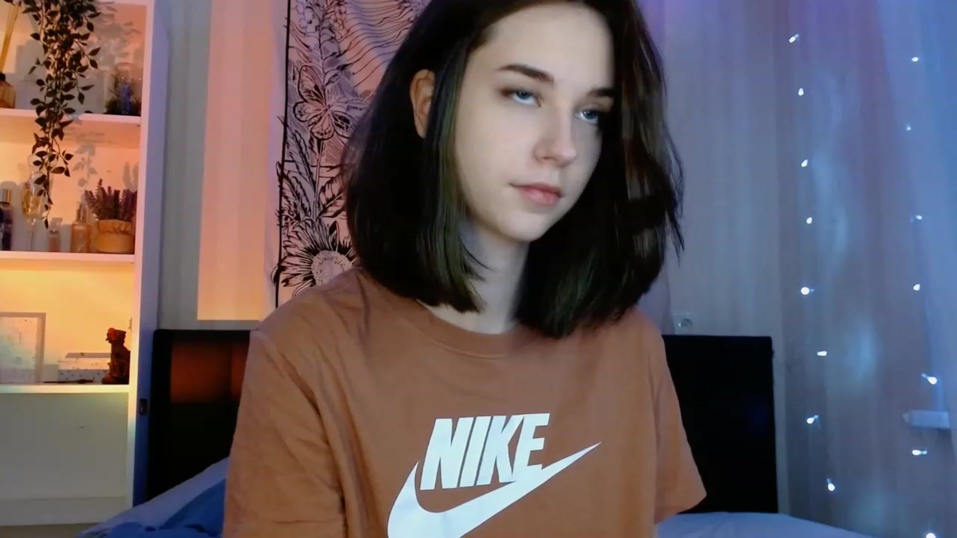 Gallery image thumbnail from ElsieF_'s myfreecams stream on, 12/20/2022, 22:53 image 19 of 20