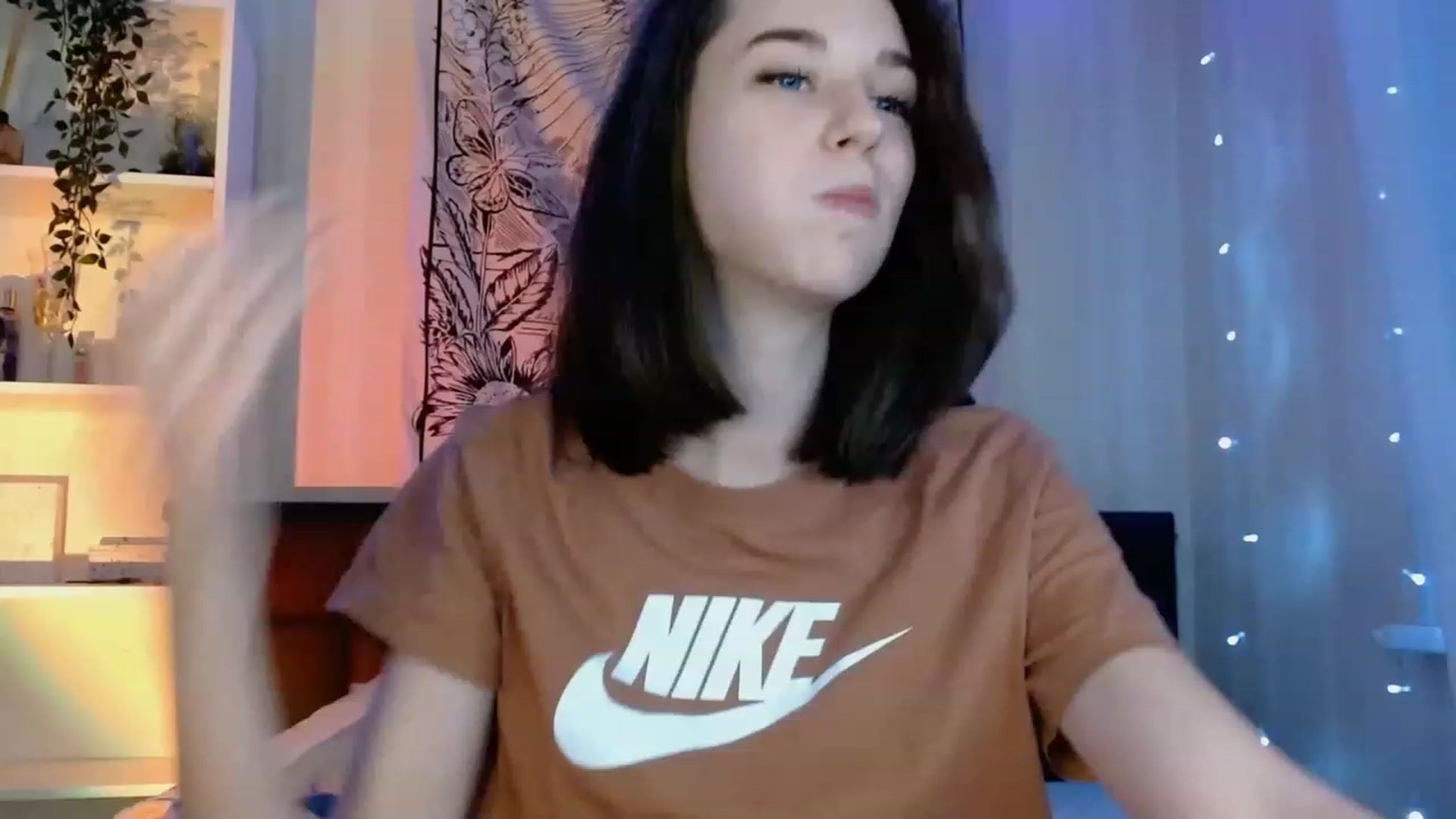 Gallery image thumbnail from ElsieF_'s myfreecams stream on, 12/20/2022, 22:53 image 20 of 20