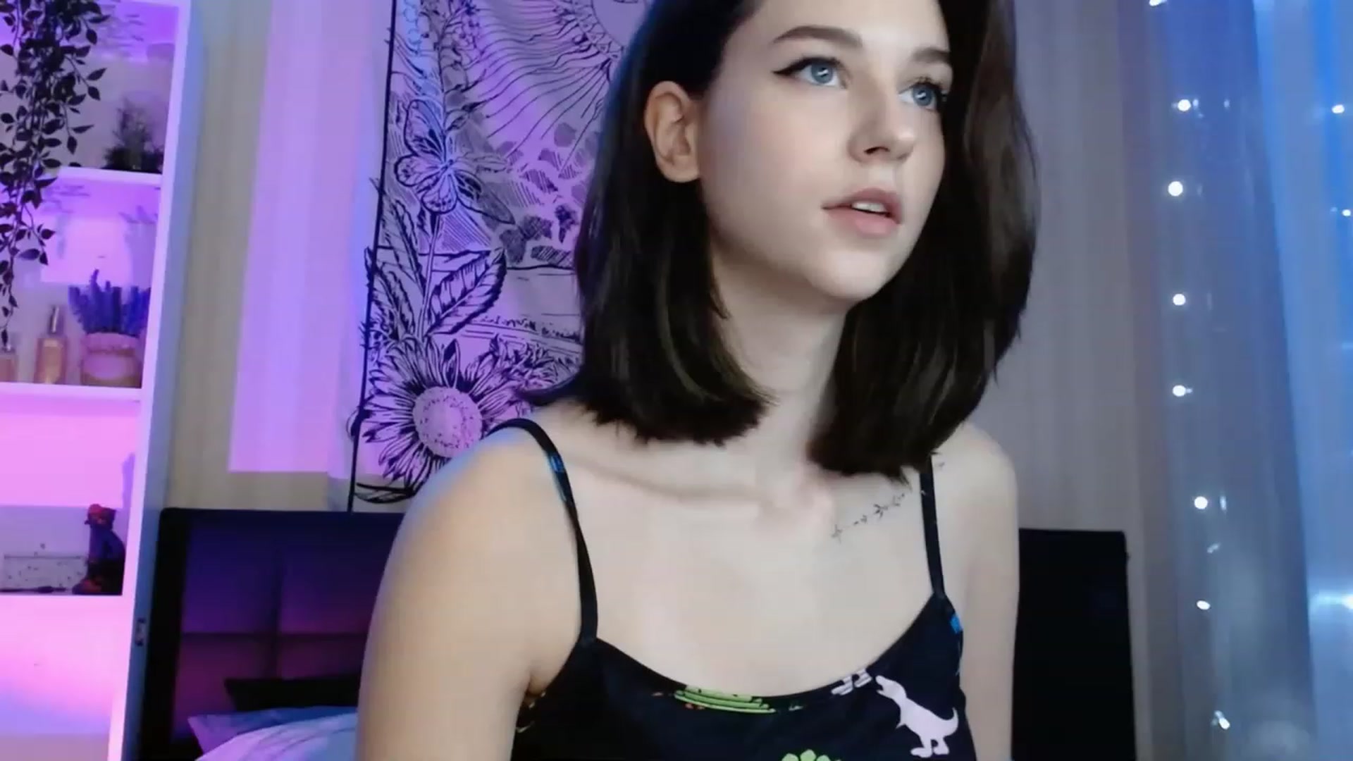 Gallery image thumbnail from ElsieF_'s myfreecams stream on, 12/24/2022, 16:34 image 4 of 20