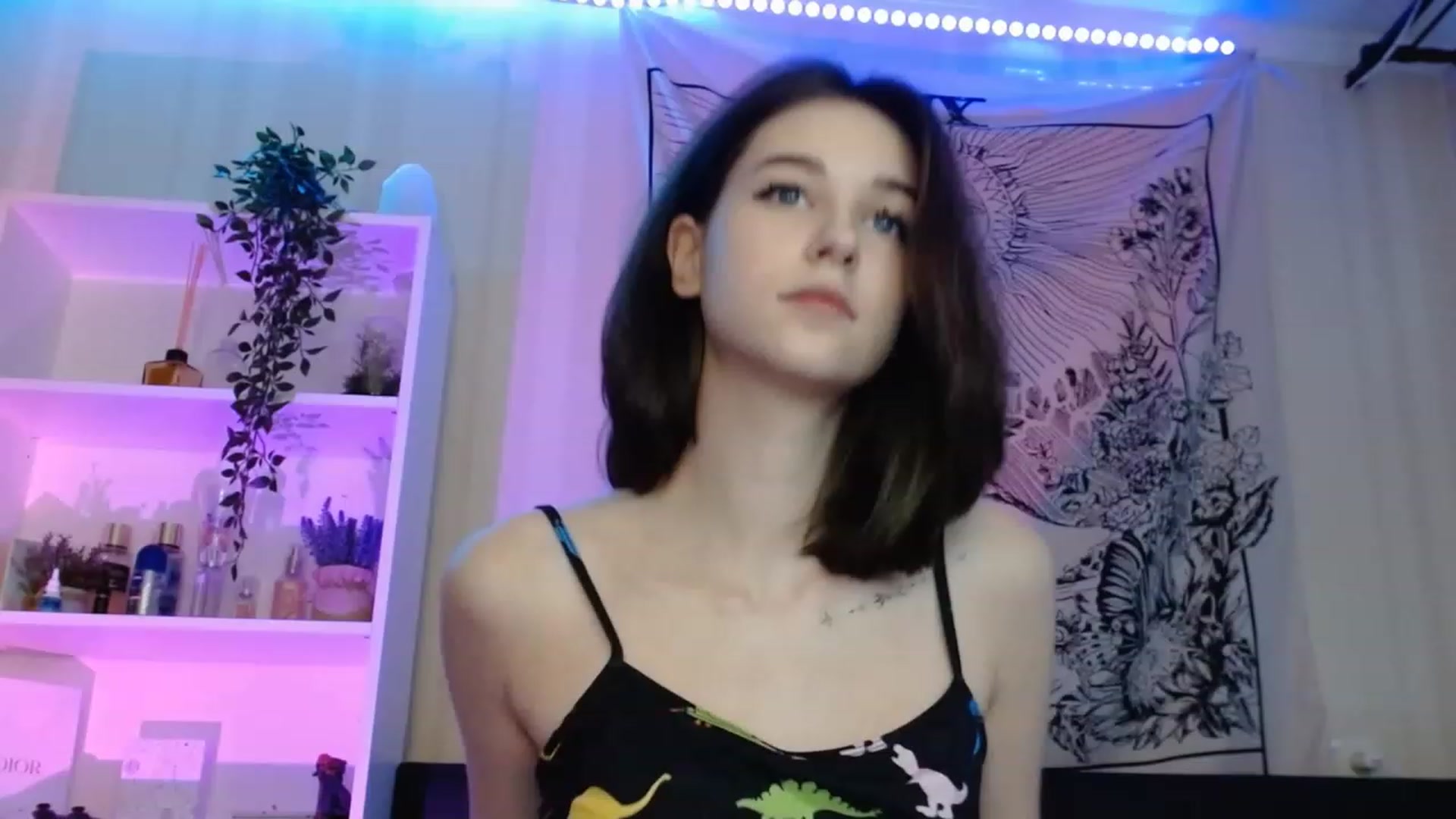 Gallery image thumbnail from ElsieF_'s myfreecams stream on, 12/24/2022, 18:12 image 1 of 20