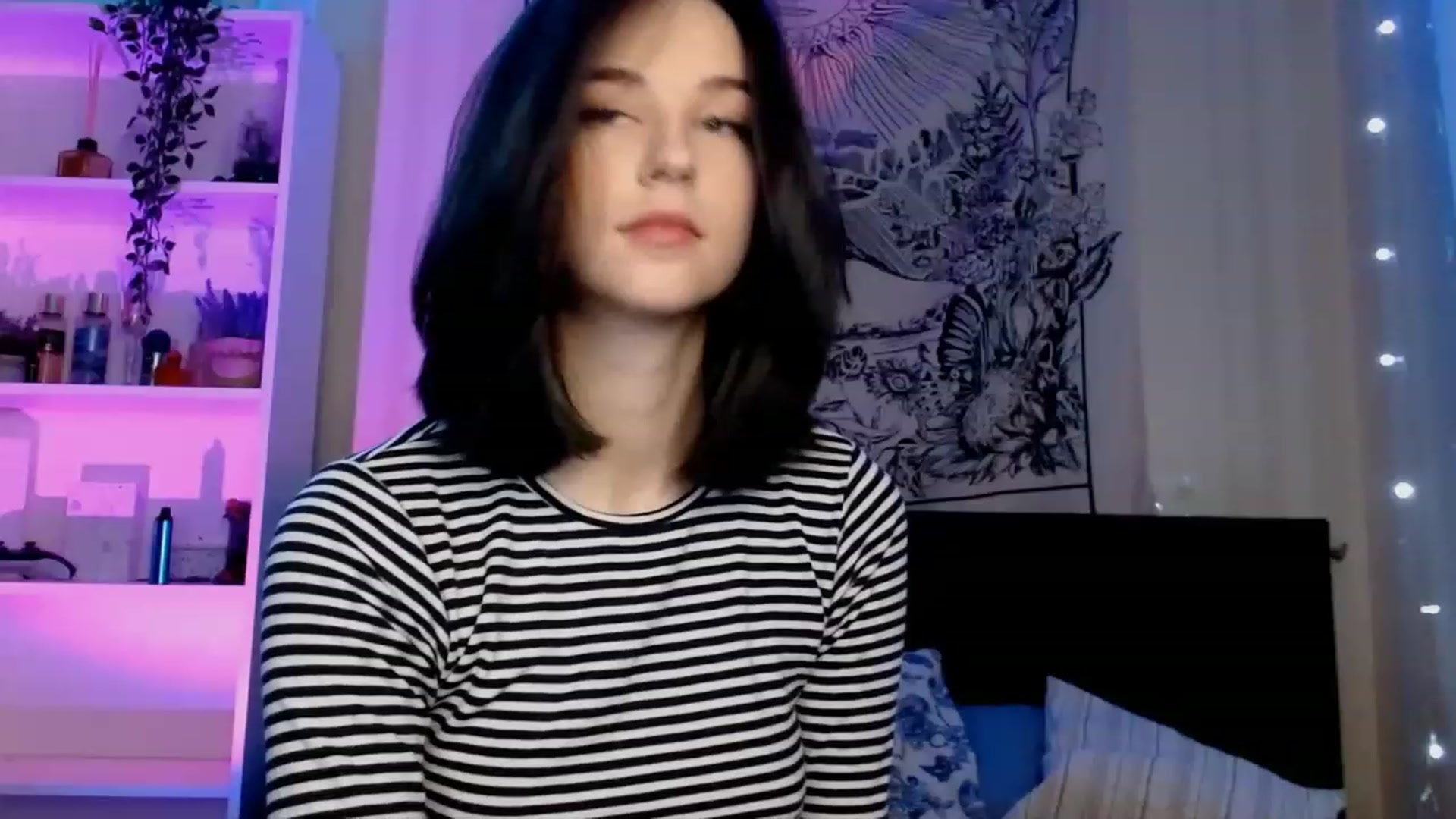 Gallery image thumbnail from ElsieF_'s myfreecams stream on, 12/25/2022, 22:36 image 11 of 20