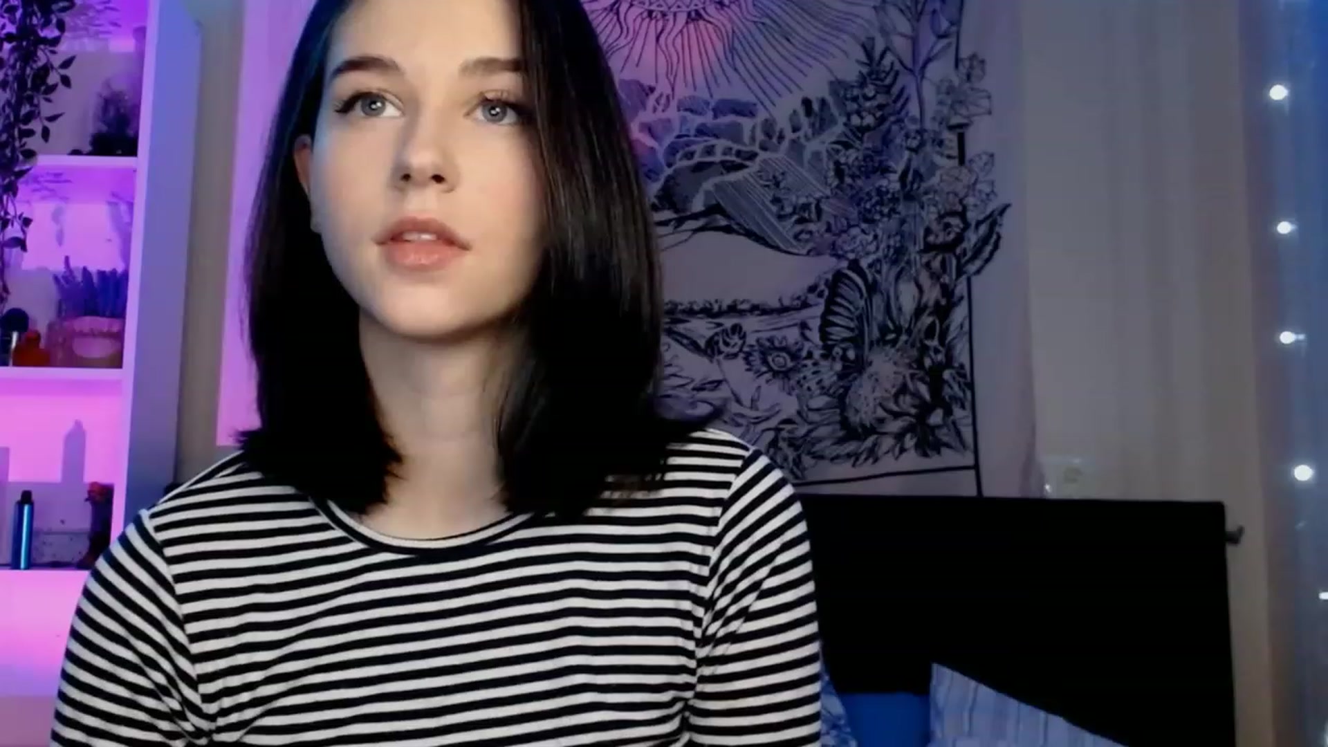Gallery image thumbnail from ElsieF_'s myfreecams stream on, 12/25/2022, 22:36 image 4 of 20