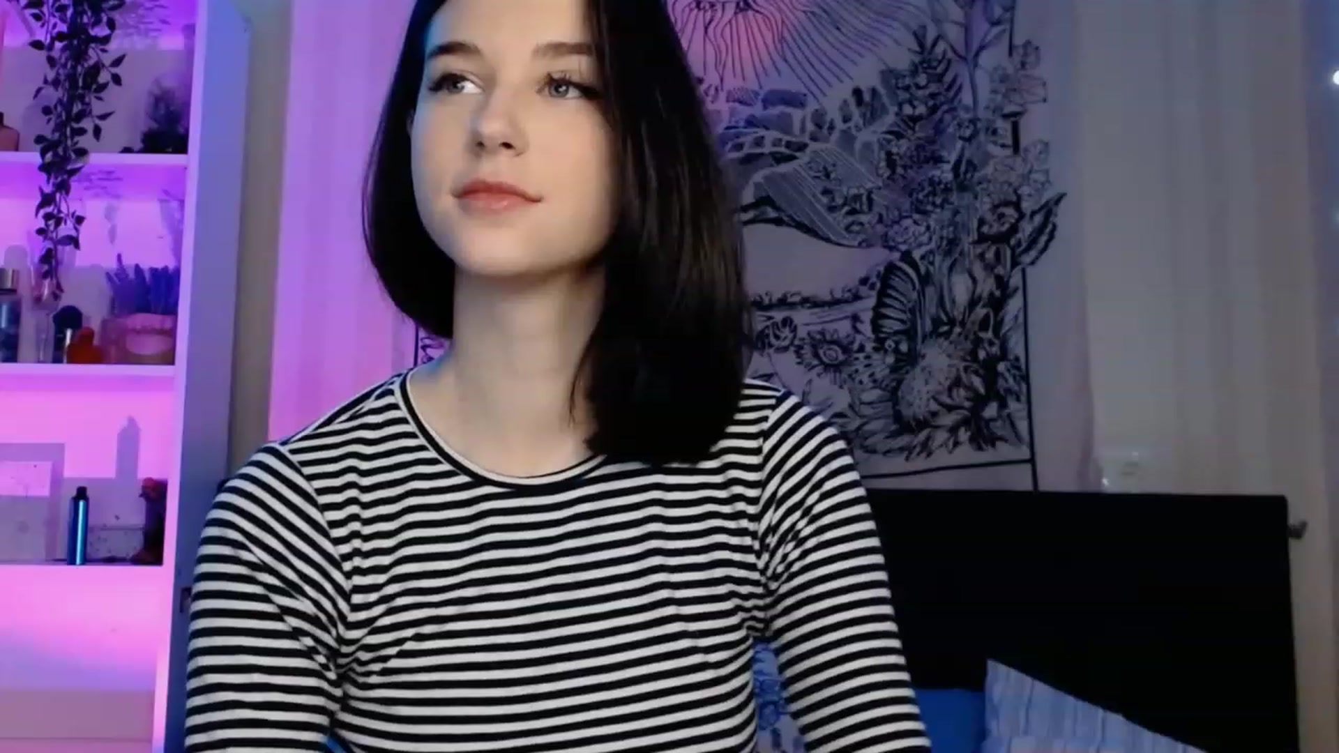 Gallery image thumbnail from ElsieF_'s myfreecams stream on, 12/25/2022, 22:36 image 2 of 20