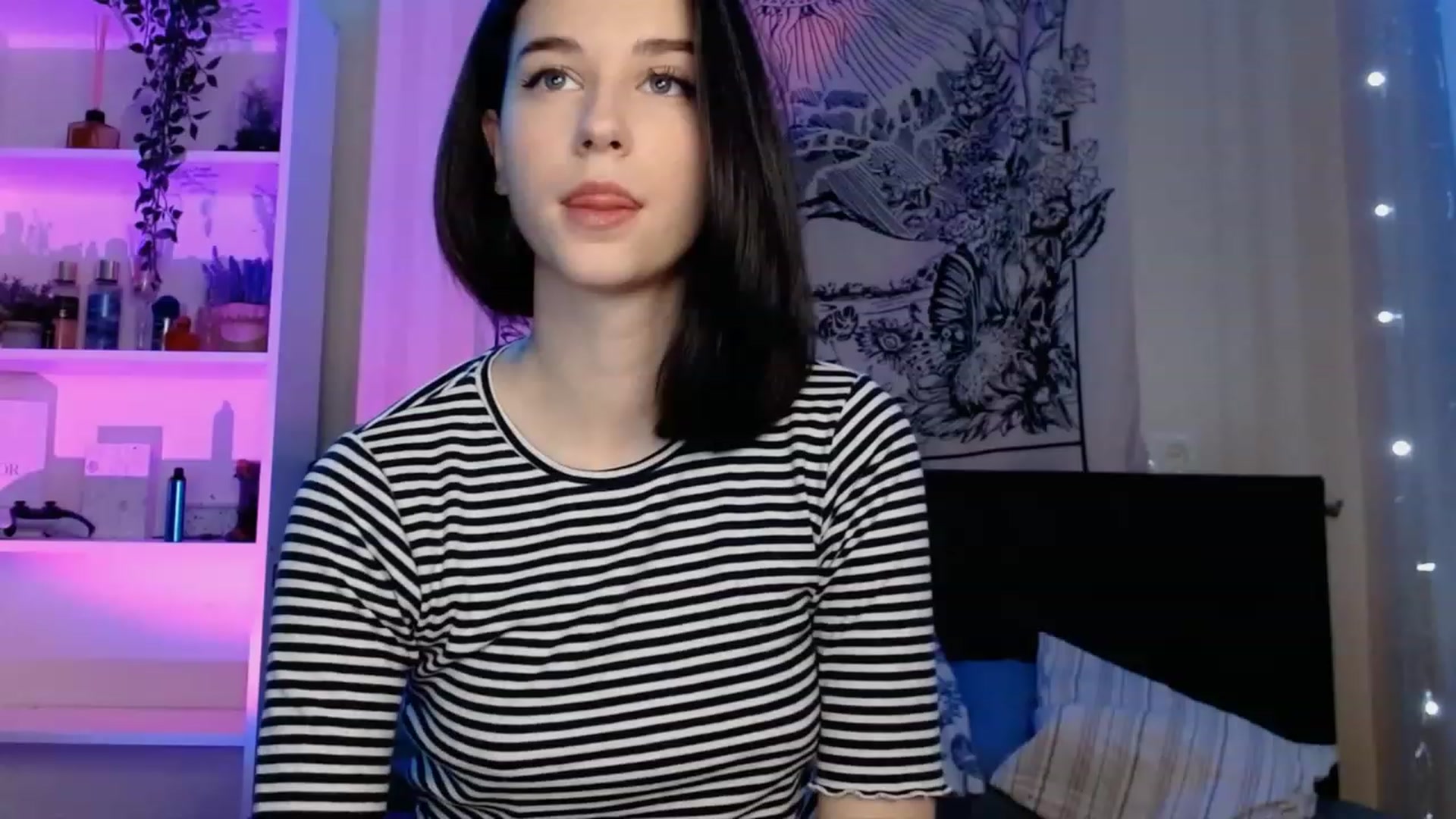 Gallery image thumbnail from ElsieF_'s myfreecams stream on, 12/25/2022, 22:36 image 1 of 20
