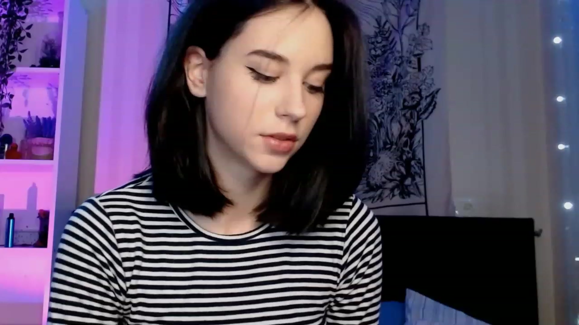 Gallery image thumbnail from ElsieF_'s myfreecams stream on, 12/25/2022, 22:36 image 5 of 20