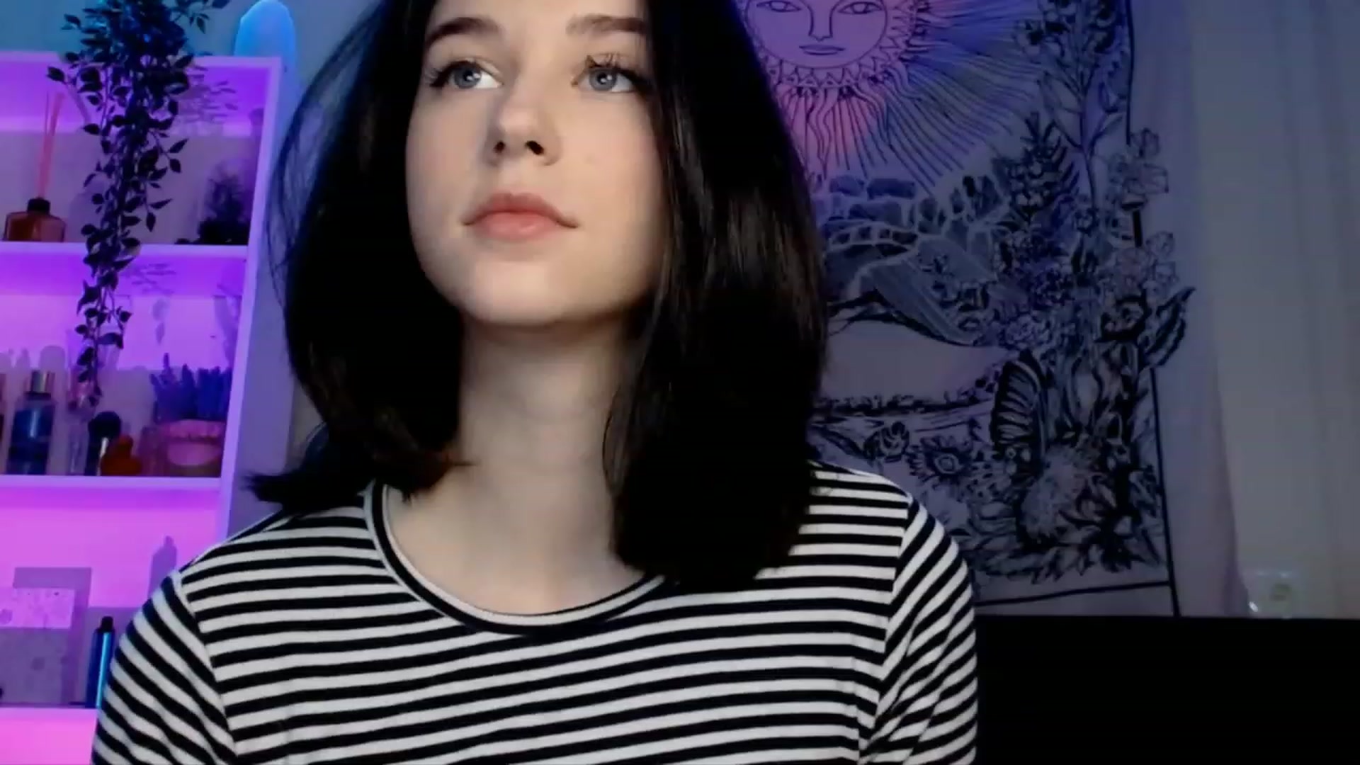 Gallery image thumbnail from ElsieF_'s myfreecams stream on, 12/25/2022, 22:36 image 20 of 20