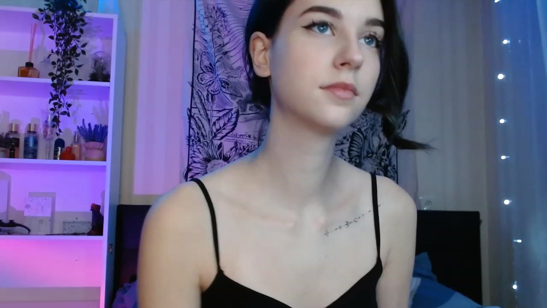 Gallery image thumbnail from ElsieF_'s myfreecams stream on, 12/26/2022, 22:31 image 15 of 20