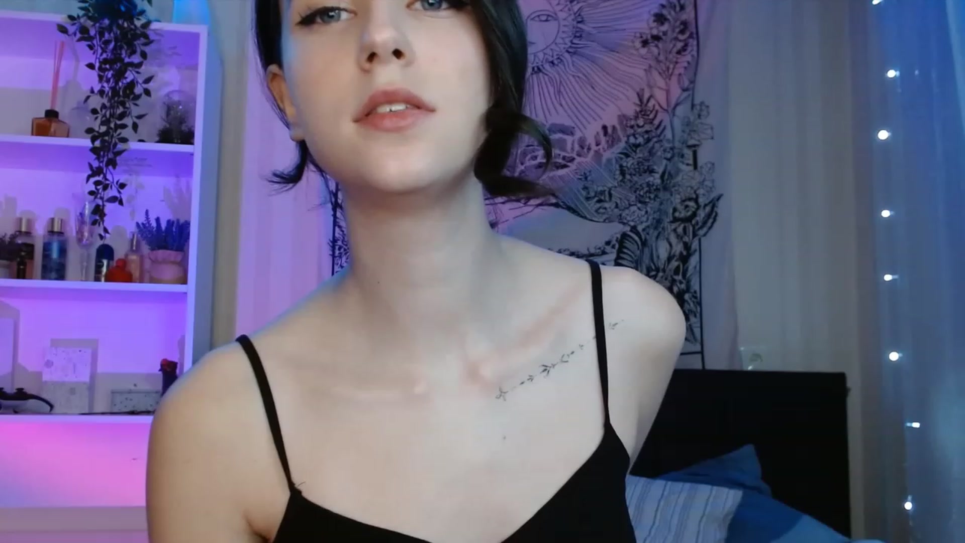 Gallery image thumbnail from ElsieF_'s myfreecams stream on, 12/26/2022, 22:31 image 18 of 20