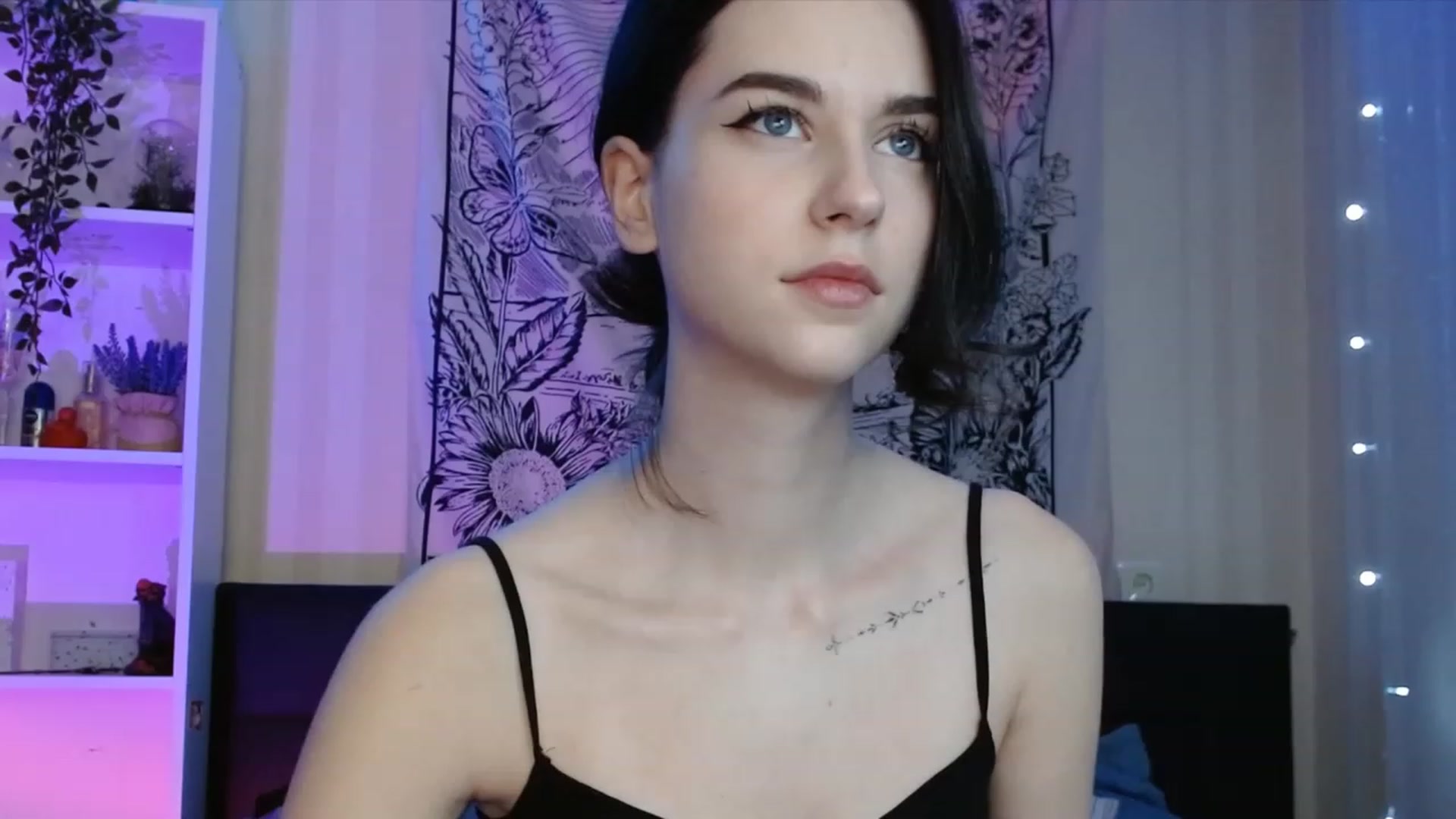 Gallery image thumbnail from ElsieF_'s myfreecams stream on, 12/26/2022, 22:31 image 1 of 20