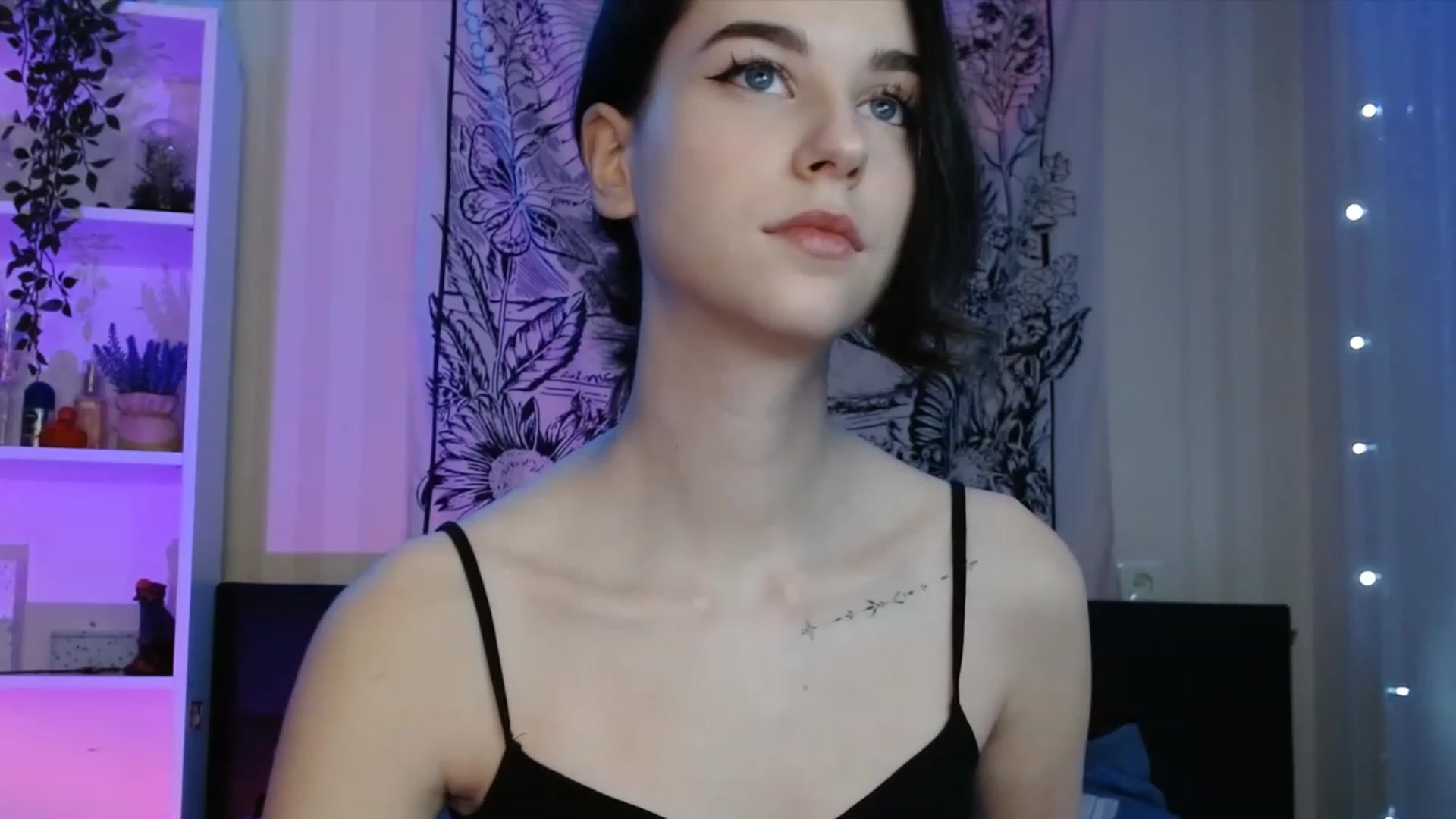 Gallery image thumbnail from ElsieF_'s myfreecams stream on, 12/26/2022, 22:31 image 6 of 20