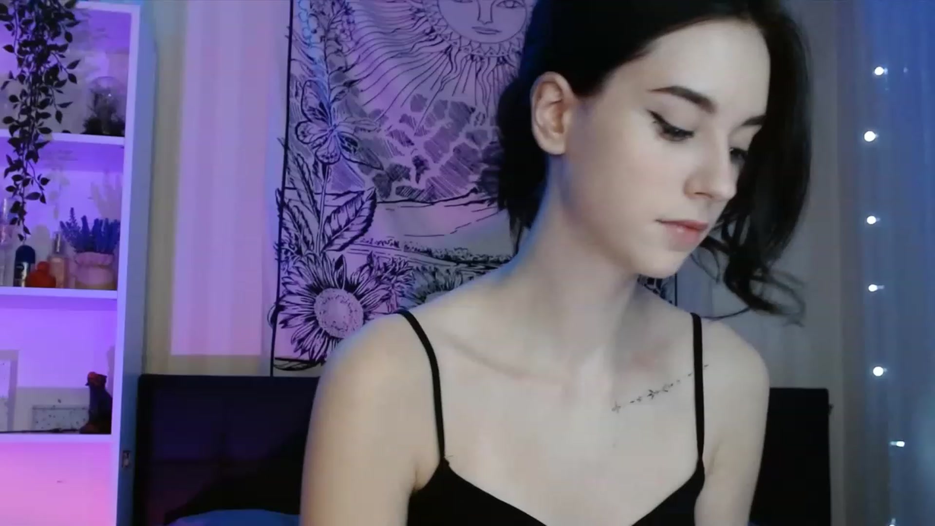 Gallery image thumbnail from ElsieF_'s myfreecams stream on, 12/26/2022, 22:31 image 5 of 20