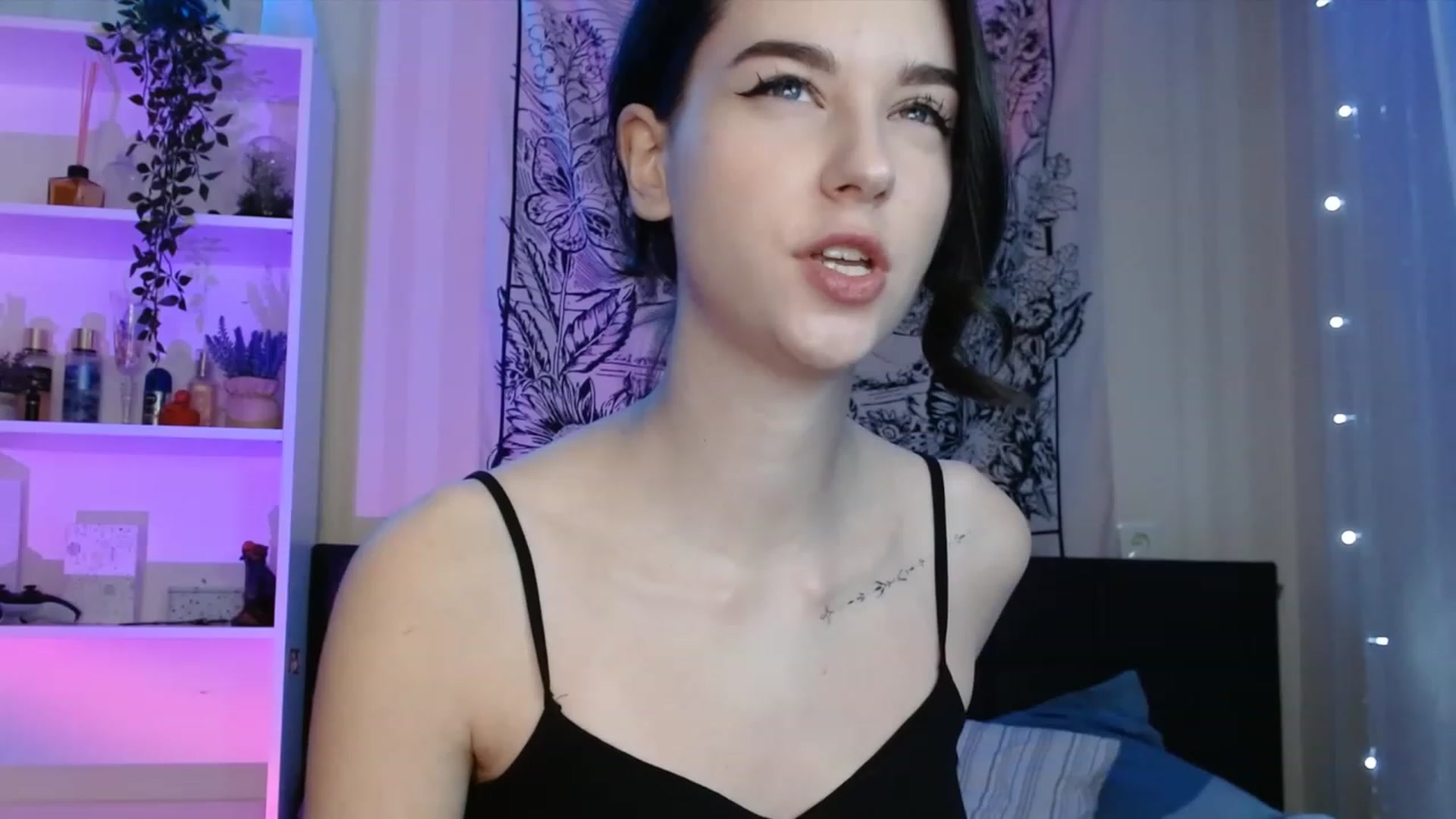 Gallery image thumbnail from ElsieF_'s myfreecams stream on, 12/26/2022, 22:31 image 17 of 20