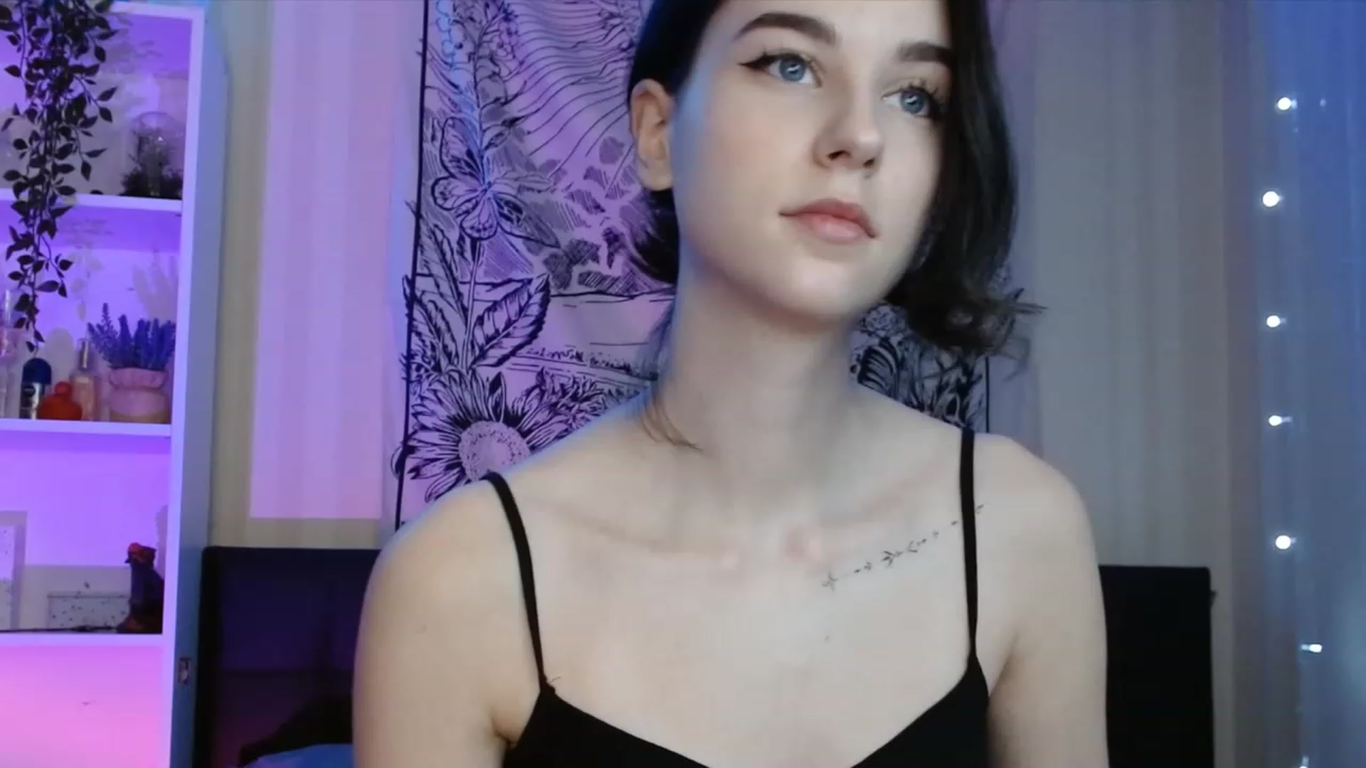 Gallery image thumbnail from ElsieF_'s myfreecams stream on, 12/26/2022, 22:31 image 3 of 20