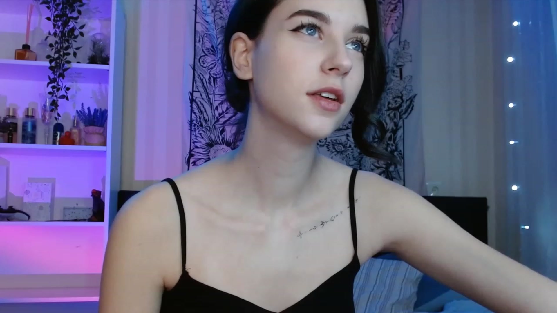 Gallery image thumbnail from ElsieF_'s myfreecams stream on, 12/26/2022, 22:31 image 20 of 20