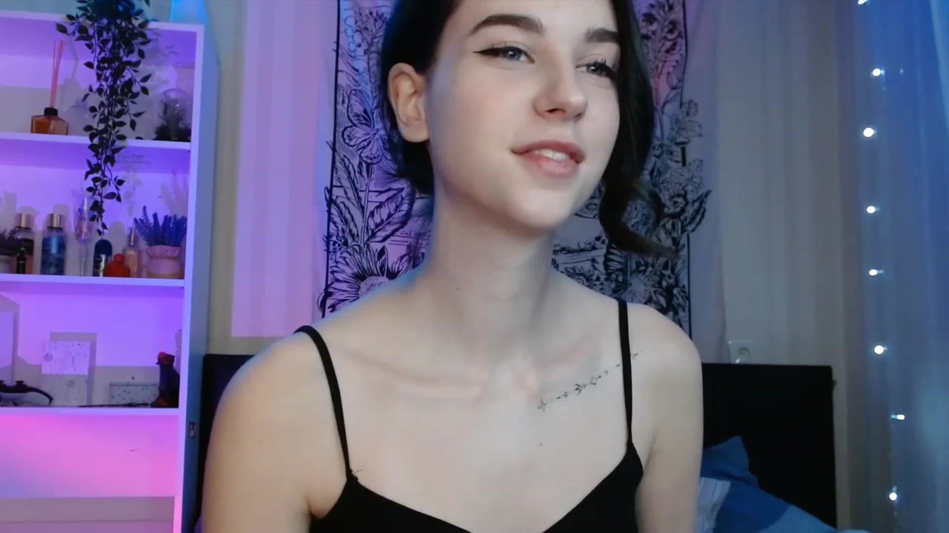 Gallery image thumbnail from ElsieF_'s myfreecams stream on, 12/26/2022, 22:31 image 19 of 20