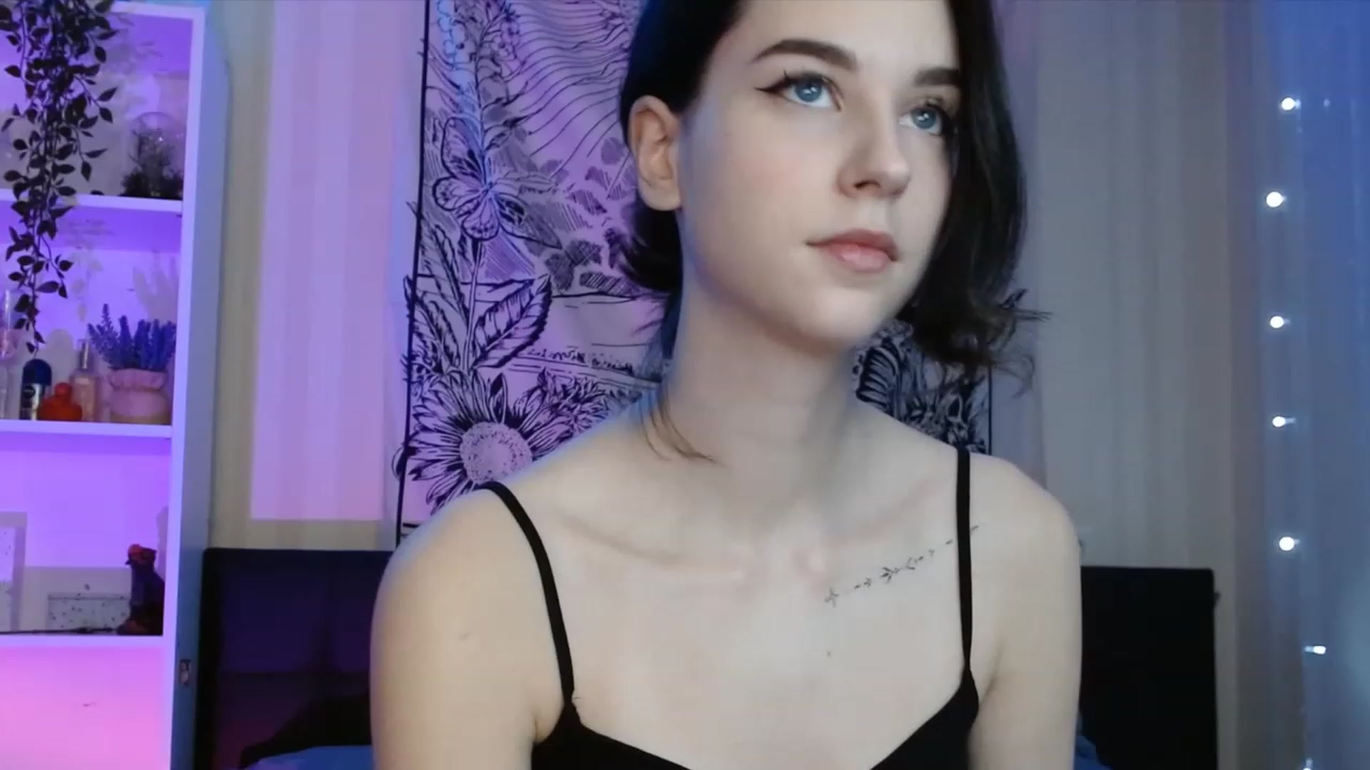 Gallery image thumbnail from ElsieF_'s myfreecams stream on, 12/26/2022, 22:31 image 4 of 20