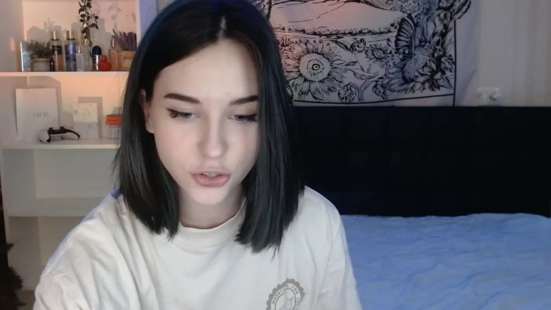 Gallery image thumbnail from ElsieF_'s myfreecams stream on, 12/27/2022, 16:19 image 1 of 20