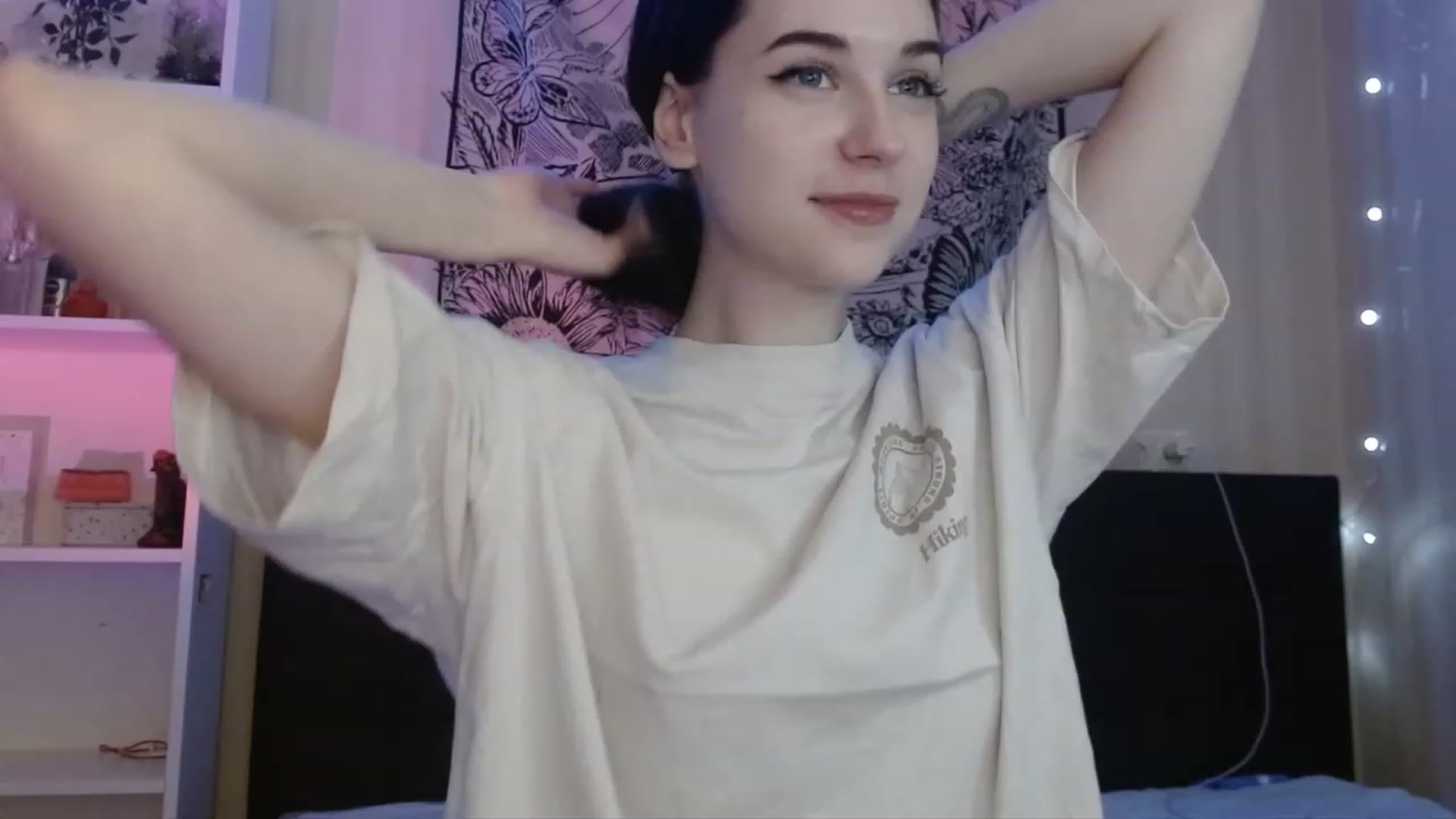 Gallery image thumbnail from ElsieF_'s myfreecams stream on, 12/27/2022, 21:29 image 3 of 20
