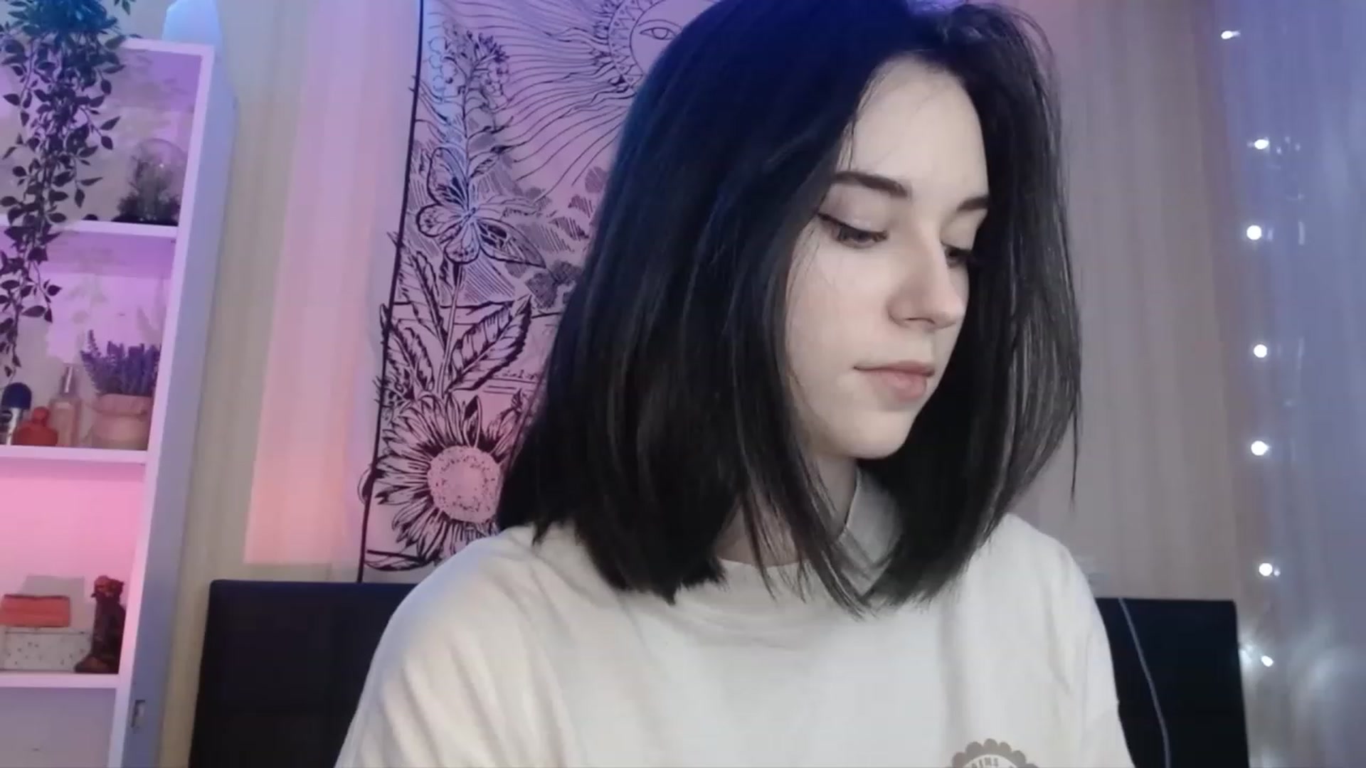 Gallery image thumbnail from ElsieF_'s myfreecams stream on, 12/27/2022, 21:29 image 18 of 20
