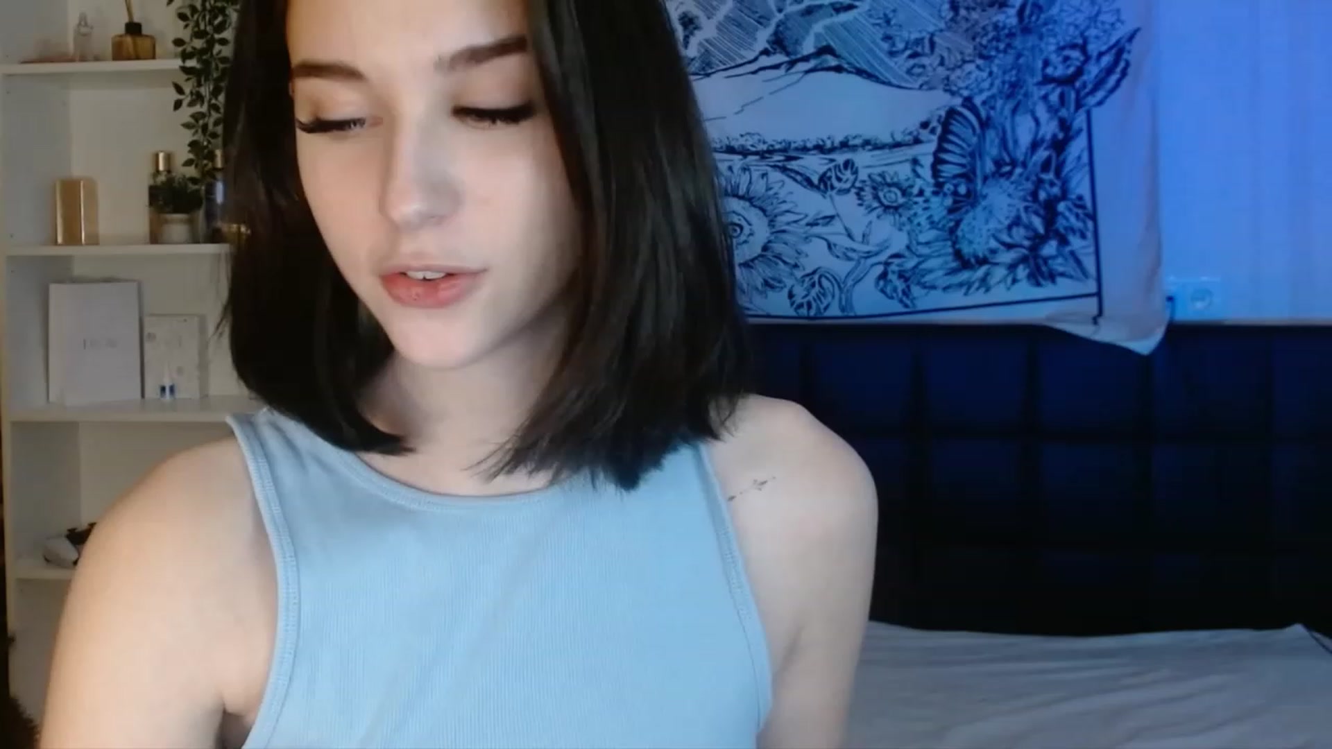 Gallery image thumbnail from ElsieF_'s myfreecams stream on, 01/02/2023, 22:00 image 6 of 20