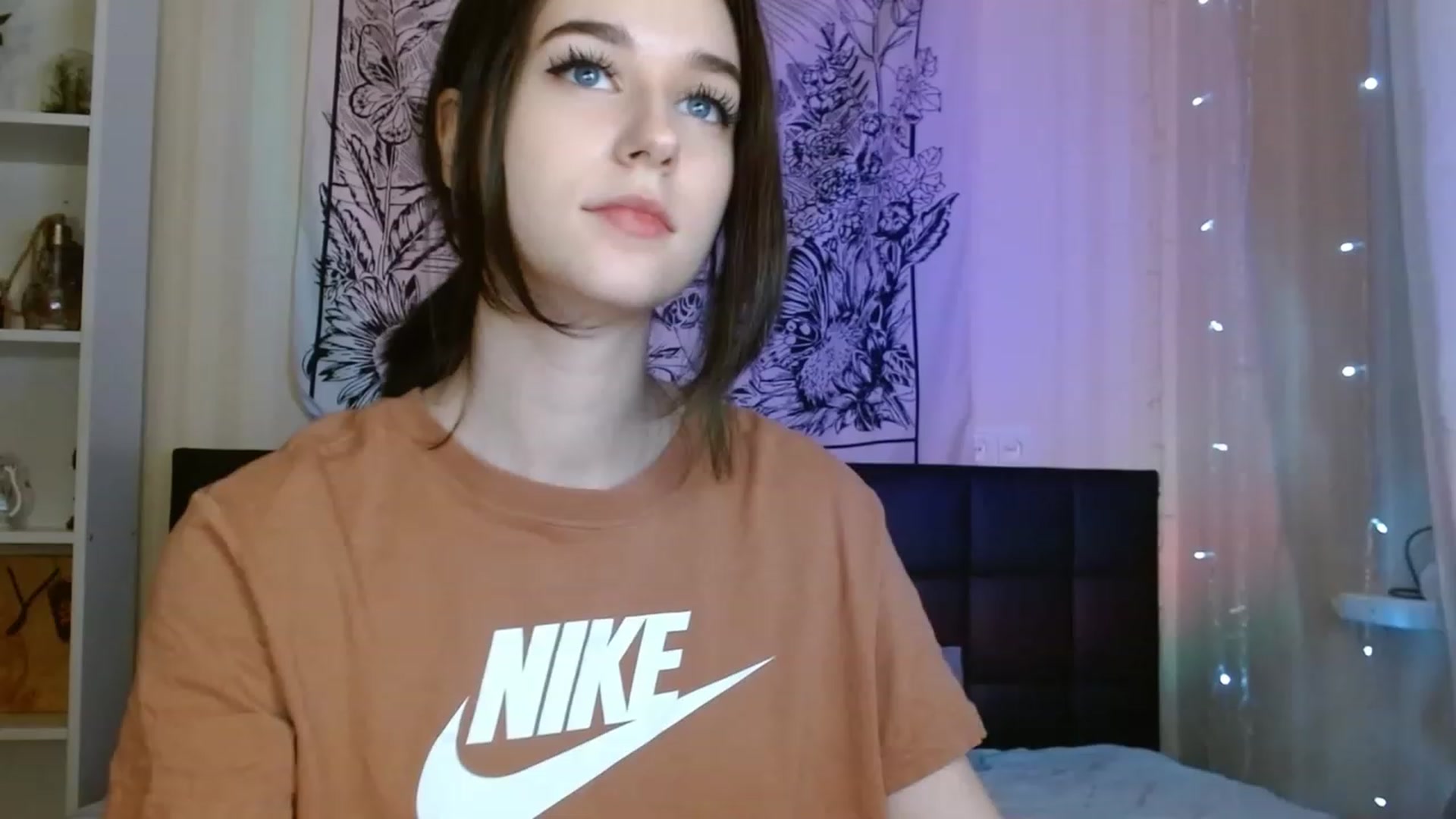 Gallery image thumbnail from ElsieF_'s myfreecams stream on, 01/10/2023, 18:22 image 5 of 20
