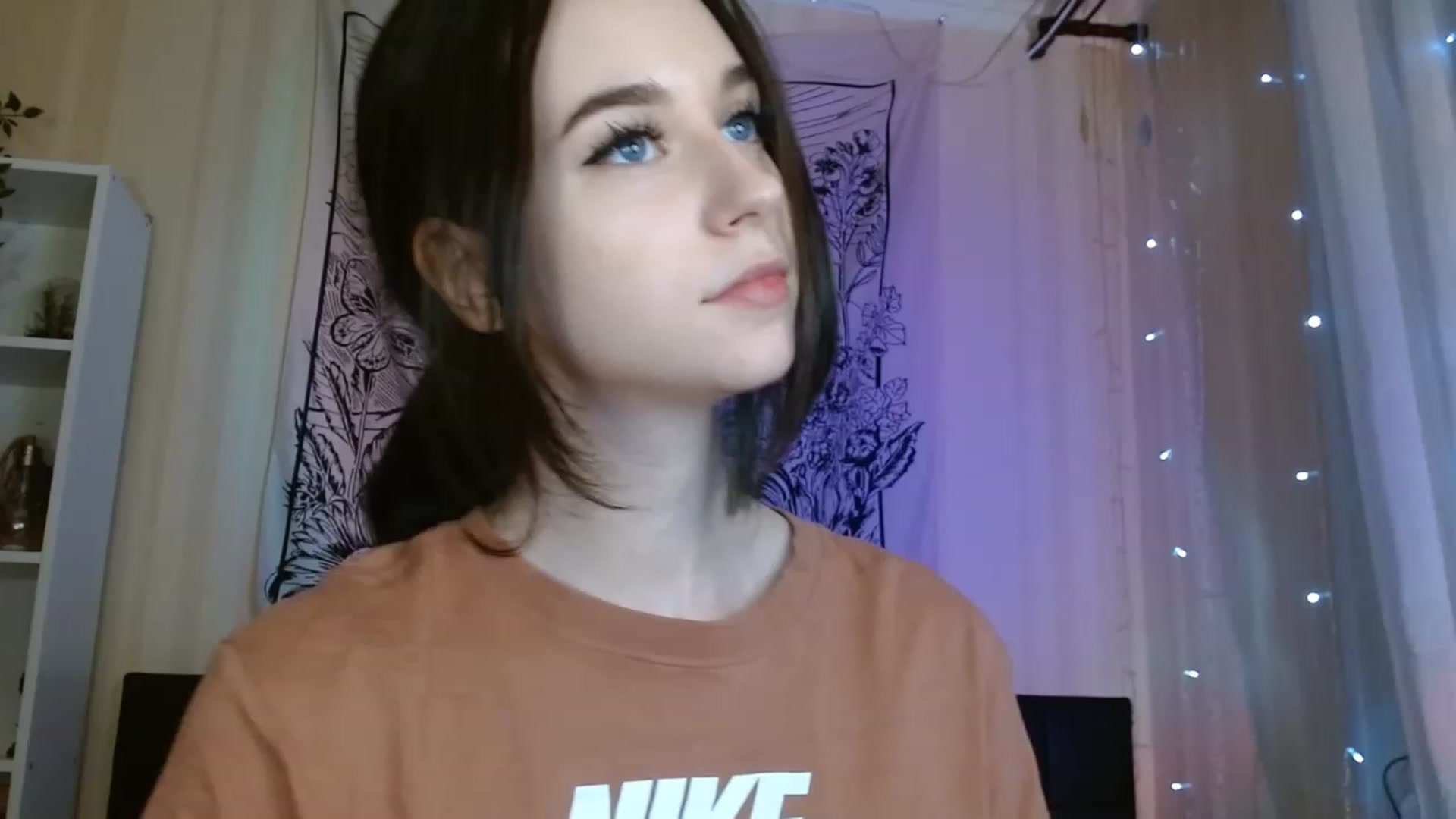 Gallery image thumbnail from ElsieF_'s myfreecams stream on, 01/10/2023, 18:22 image 3 of 20