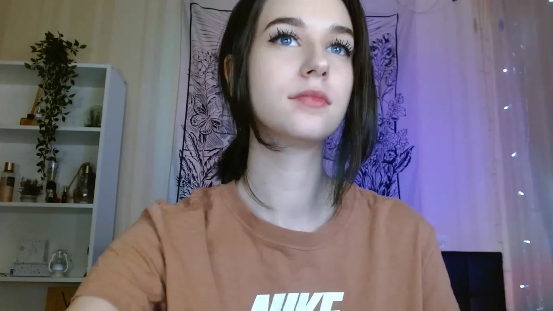Gallery image thumbnail from ElsieF_'s myfreecams stream on, 01/10/2023, 18:22 image 10 of 20