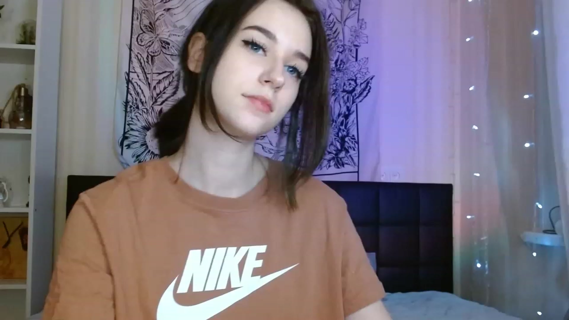 Gallery image thumbnail from ElsieF_'s myfreecams stream on, 01/10/2023, 18:22 image 6 of 20