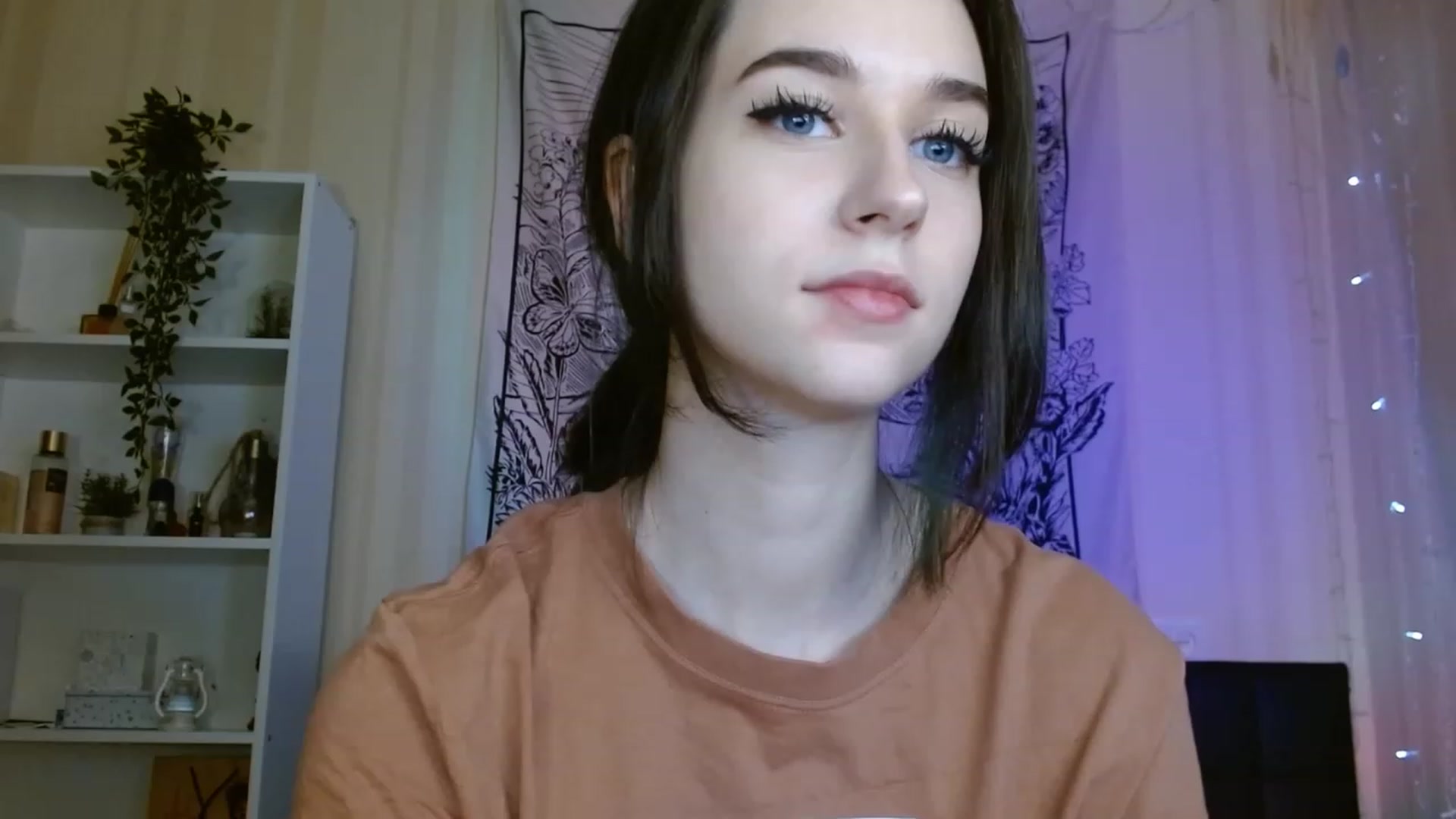 Gallery image thumbnail from ElsieF_'s myfreecams stream on, 01/10/2023, 18:22 image 9 of 20