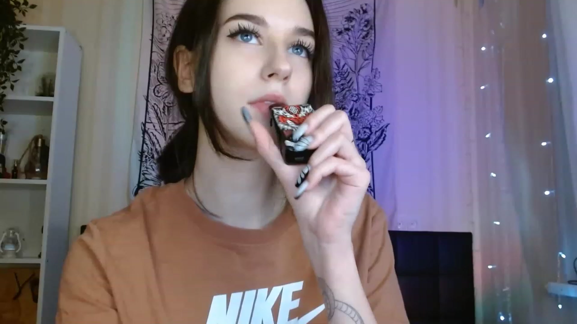 Gallery image thumbnail from ElsieF_'s myfreecams stream on, 01/10/2023, 18:22 image 18 of 20