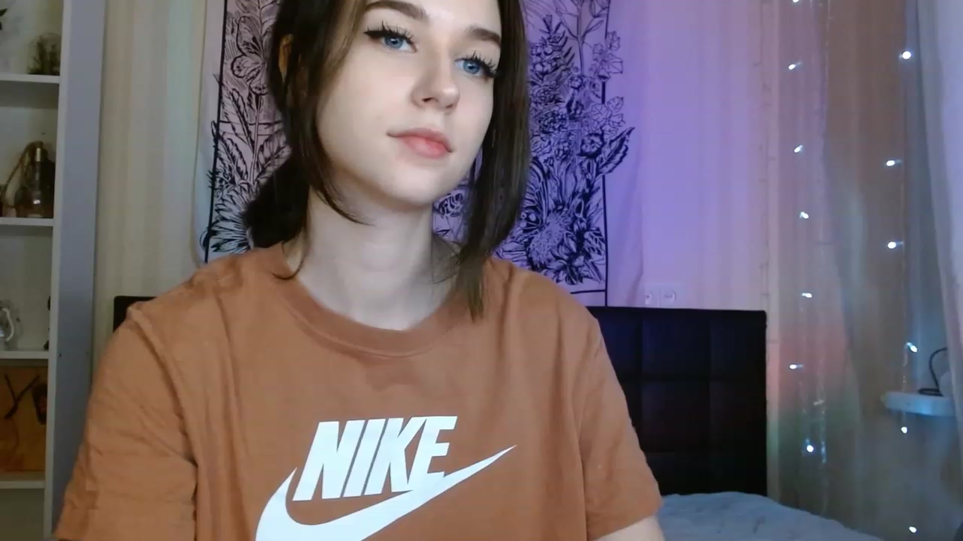 Gallery image thumbnail from ElsieF_'s myfreecams stream on, 01/10/2023, 18:22 image 4 of 20