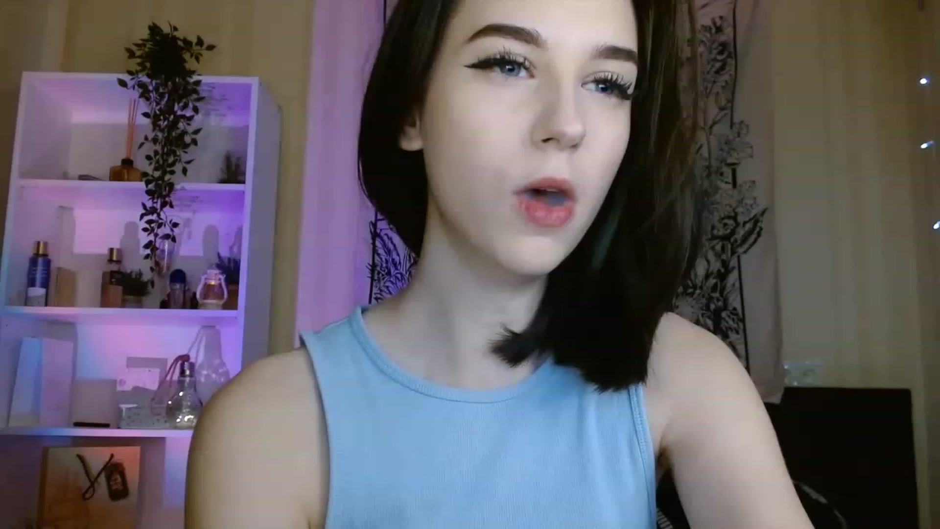 Gallery image thumbnail from ElsieF_'s myfreecams stream on, 01/13/2023, 19:19 image 8 of 20