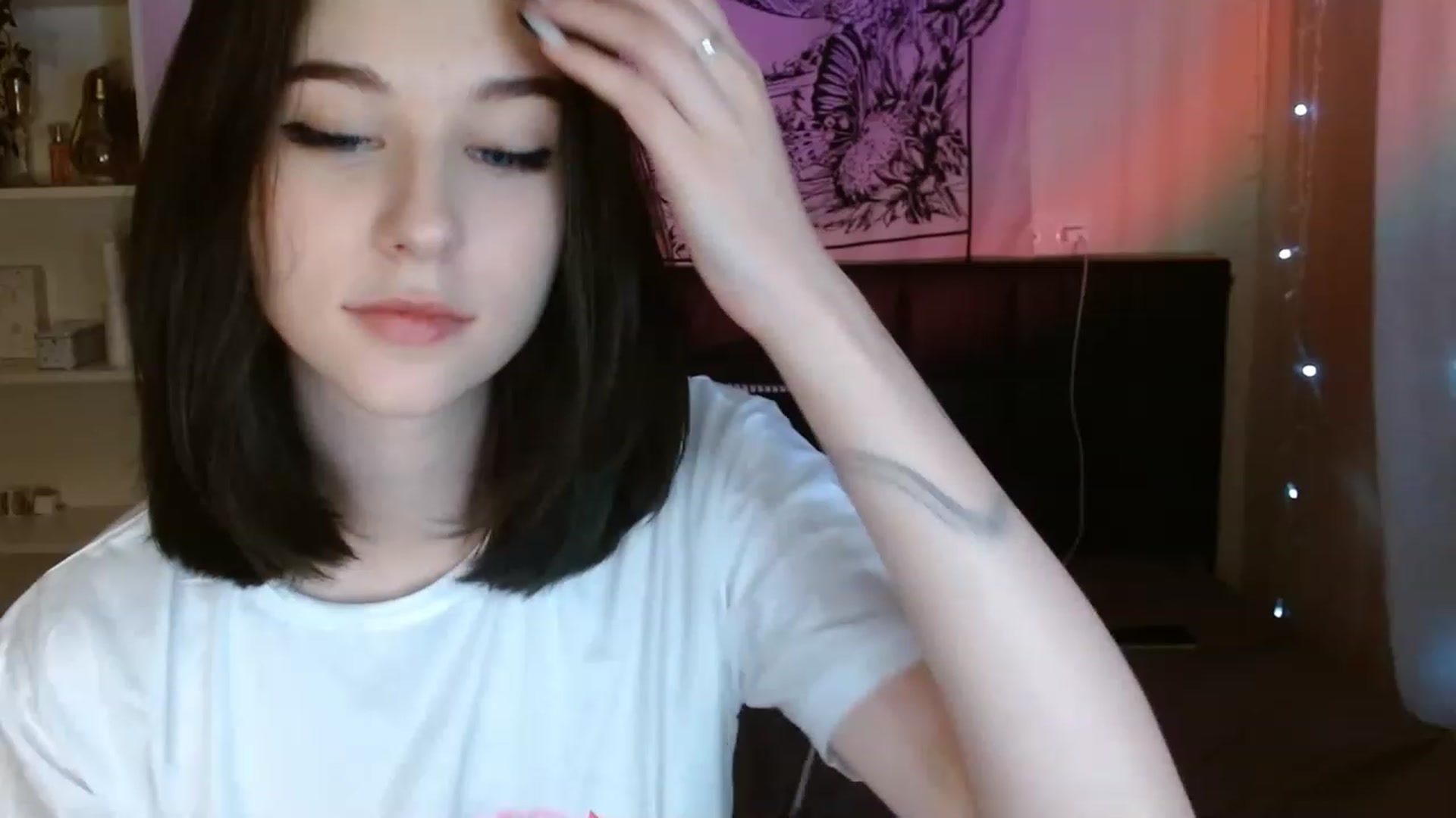 Gallery image thumbnail from ElsieF_'s myfreecams stream on, 01/17/2023, 21:33 image 16 of 20