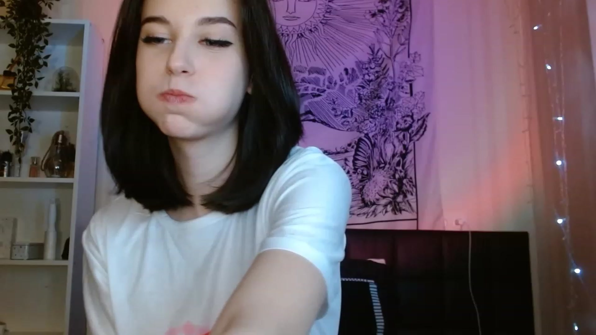 Gallery image thumbnail from ElsieF_'s myfreecams stream on, 01/17/2023, 21:33 image 14 of 20
