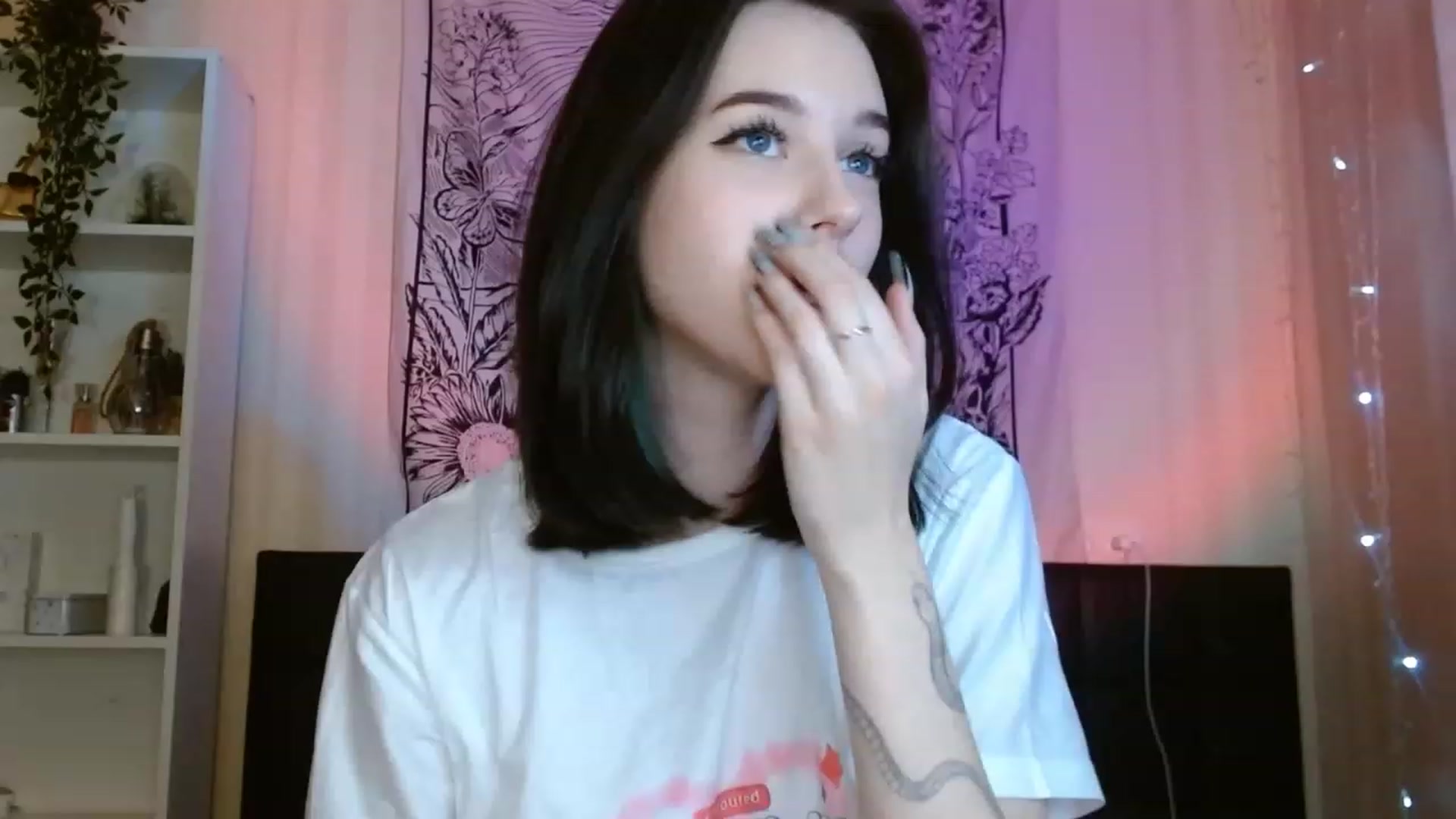 Gallery image thumbnail from ElsieF_'s myfreecams stream on, 01/17/2023, 21:33 image 13 of 20