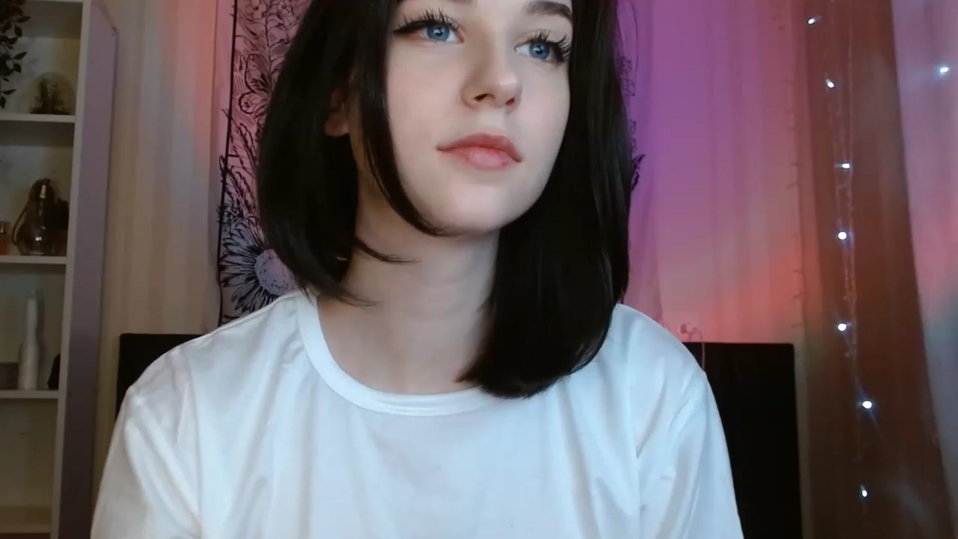 Gallery image thumbnail from ElsieF_'s myfreecams stream on, 01/17/2023, 21:33 image 9 of 20