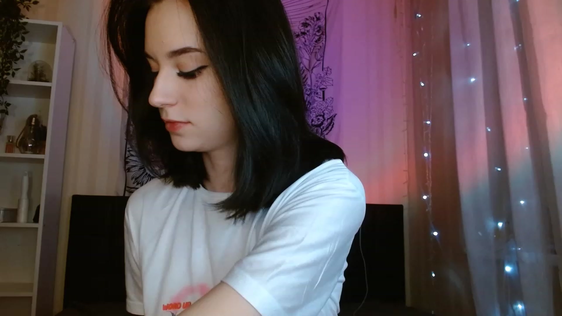 Gallery image thumbnail from ElsieF_'s myfreecams stream on, 01/17/2023, 21:33 image 2 of 20