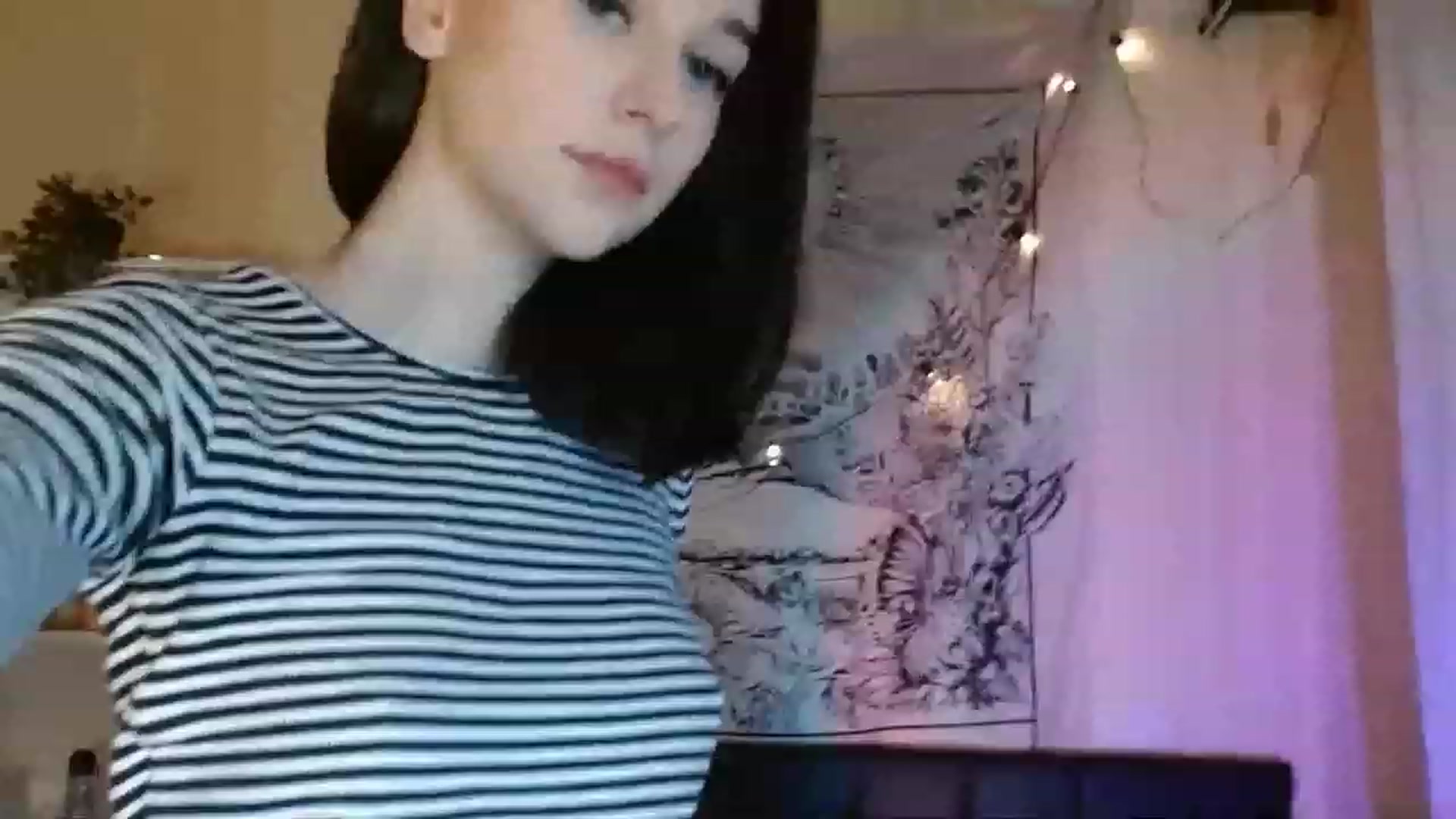 Gallery image thumbnail from ElsieF_'s myfreecams stream on, 01/25/2023, 20:35 image 2 of 20
