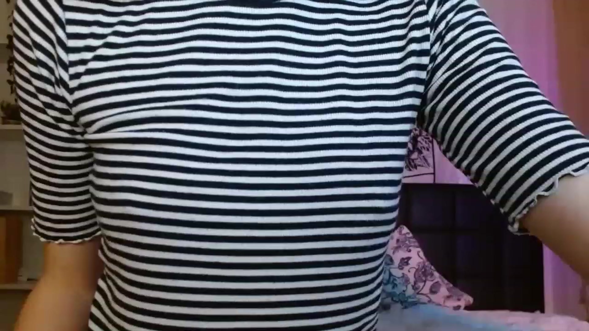 Gallery image thumbnail from ElsieF_'s myfreecams stream on, 01/25/2023, 20:35 image 10 of 20