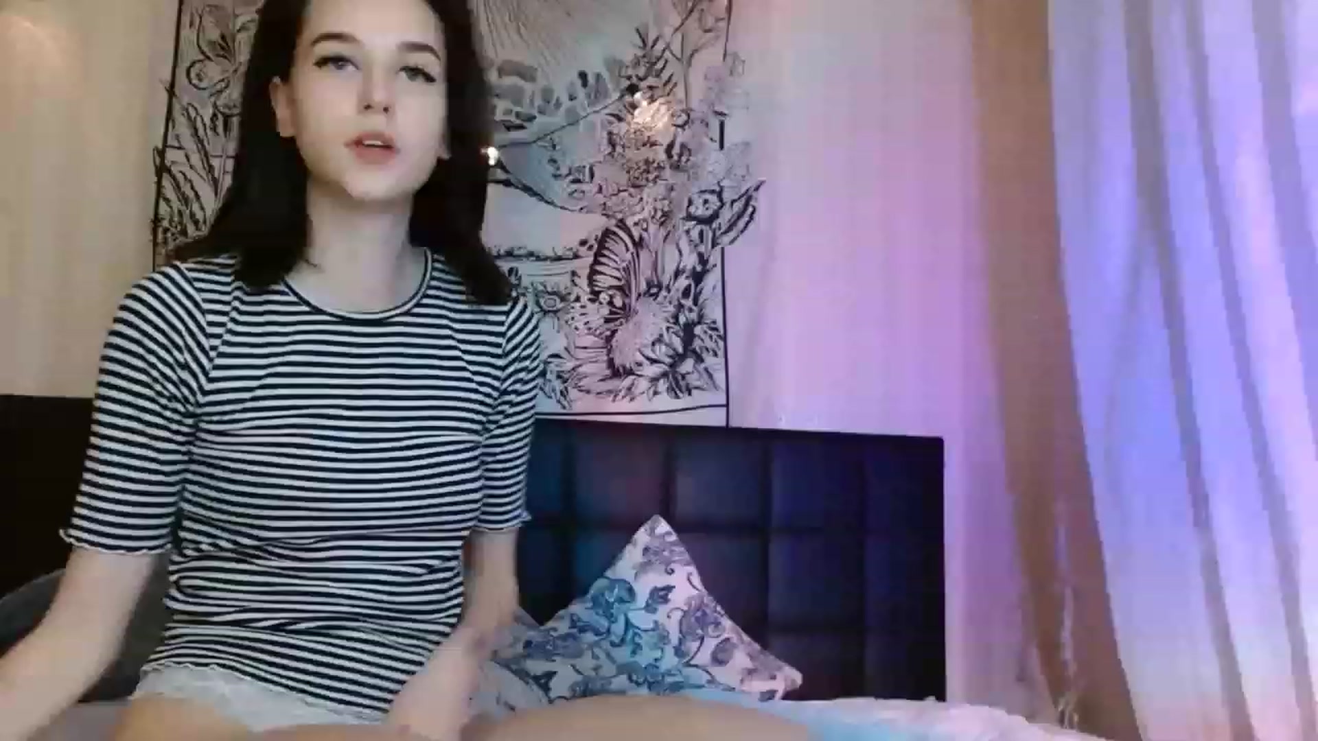Gallery image thumbnail from ElsieF_'s myfreecams stream on, 01/25/2023, 20:50 image 9 of 20