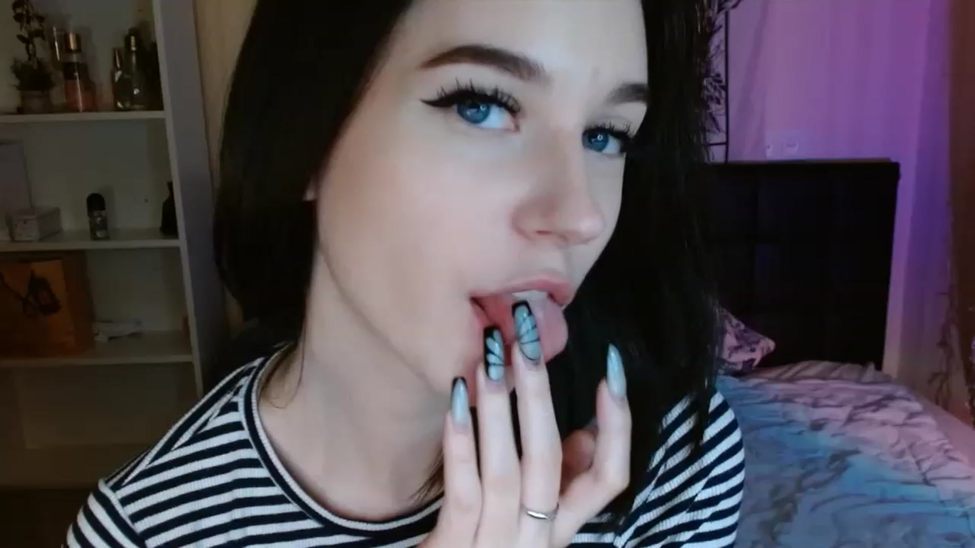 Gallery image thumbnail from ElsieF_'s myfreecams stream on, 01/25/2023, 20:50 image 13 of 20
