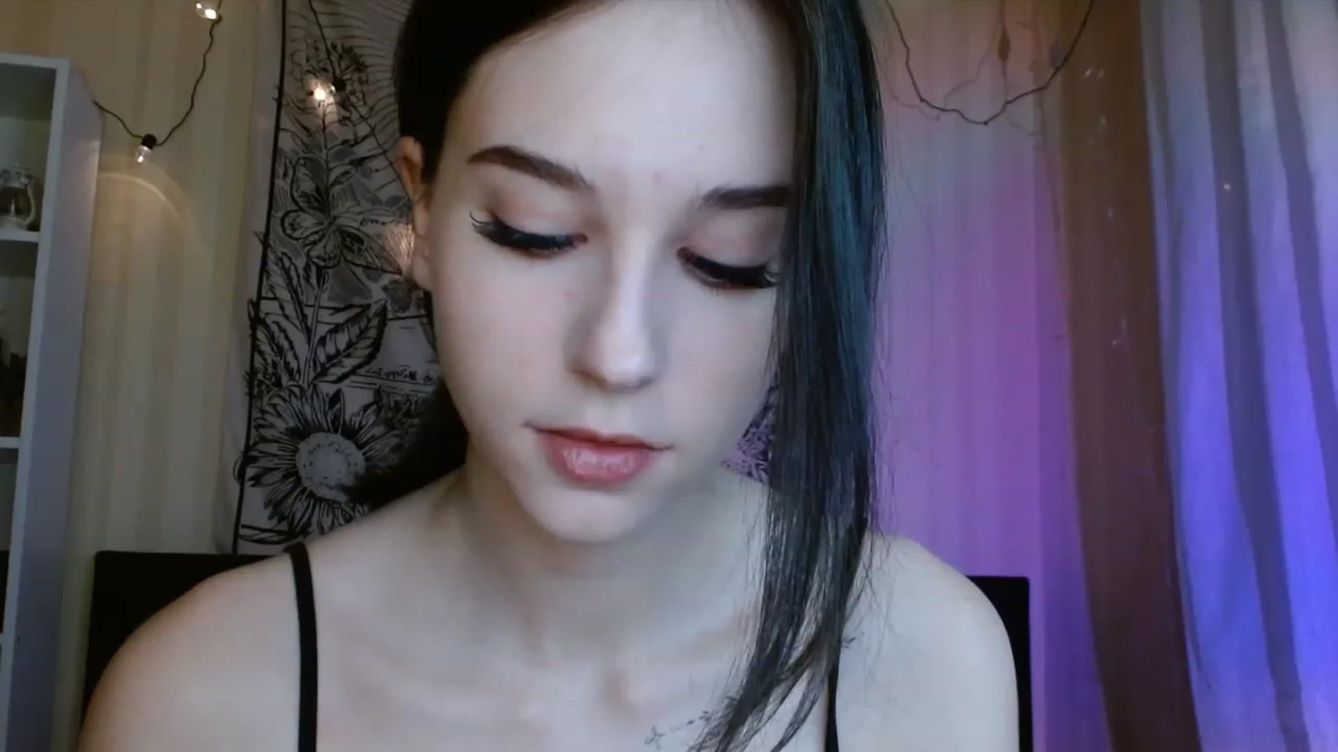 Gallery image thumbnail from ElsieF_'s myfreecams stream on, 01/26/2023, 22:24 image 10 of 20