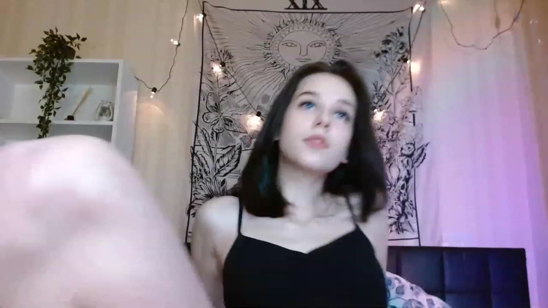 Gallery image thumbnail from ElsieF_'s myfreecams stream on, 01/26/2023, 22:48 image 9 of 20