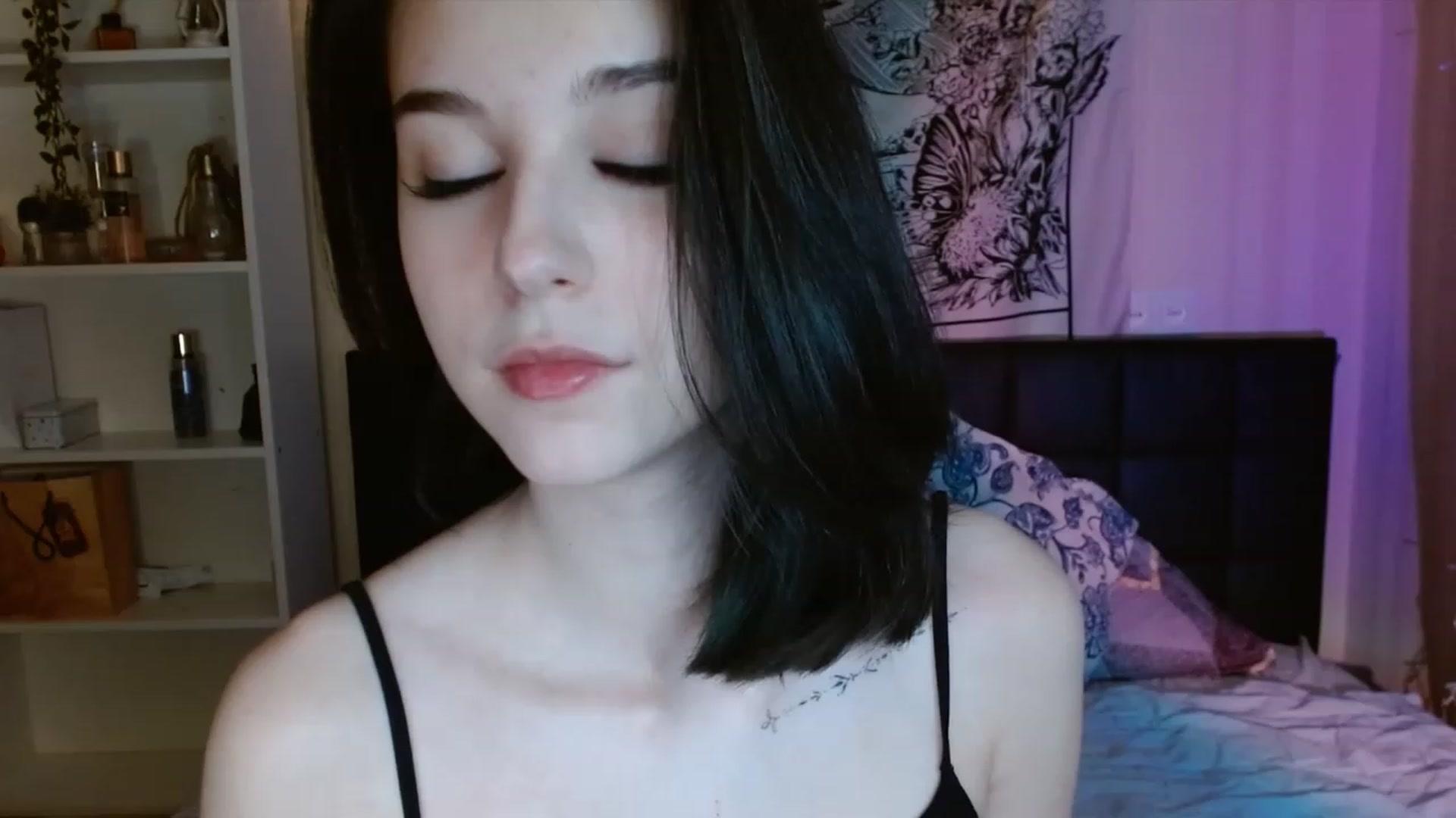 Gallery image thumbnail from ElsieF_'s myfreecams stream on, 01/26/2023, 22:48 image 6 of 20