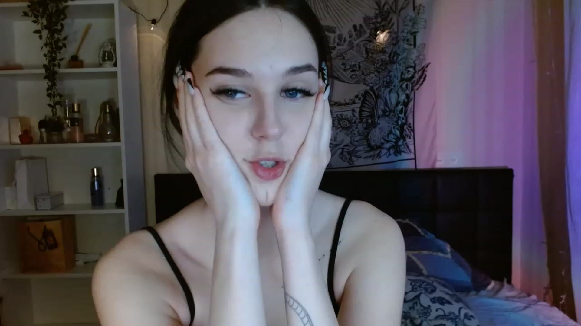 Gallery image thumbnail from ElsieF_'s myfreecams stream on, 01/27/2023, 24:33 image 19 of 20