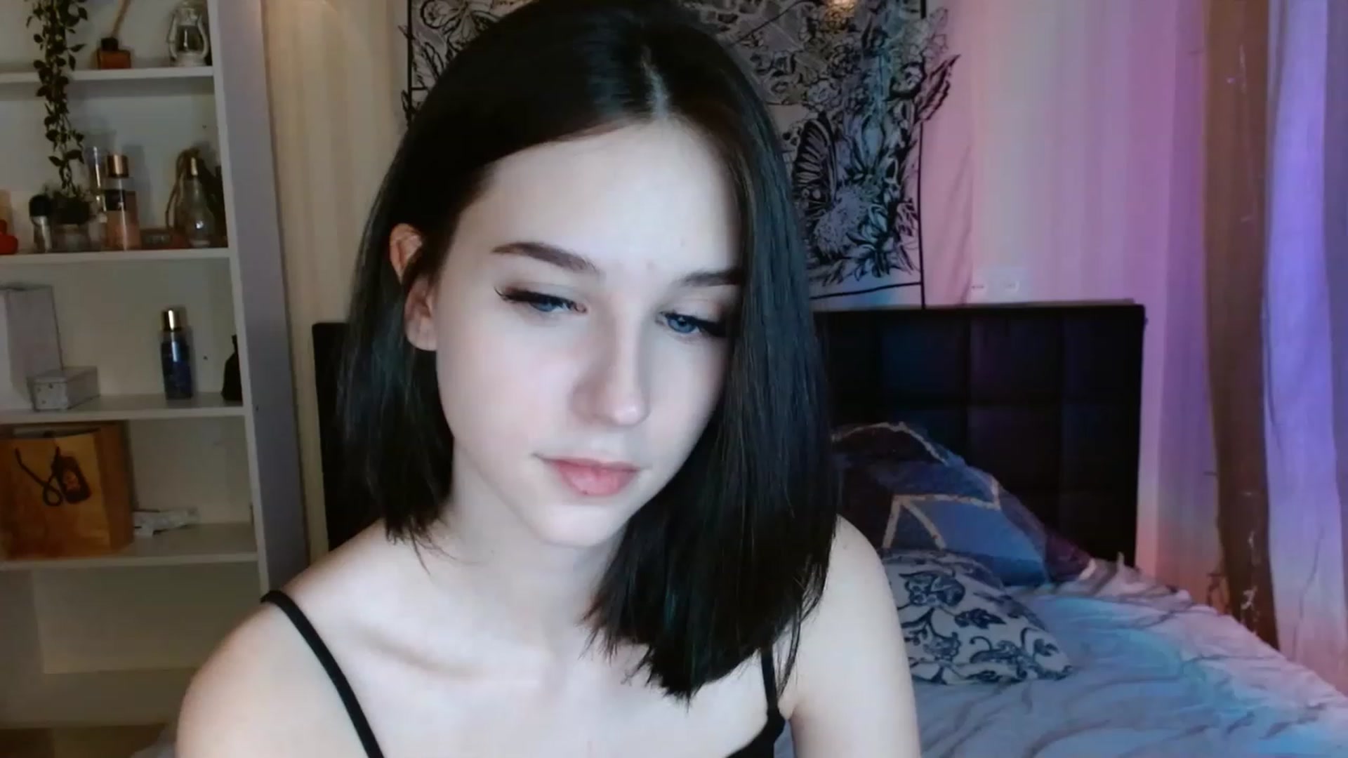 Gallery image thumbnail from ElsieF_'s myfreecams stream on, 01/27/2023, 24:33 image 6 of 20