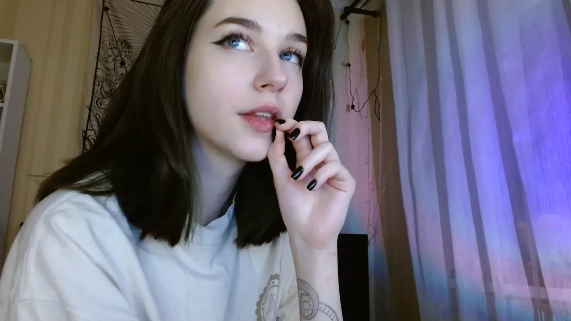 Gallery image thumbnail from ElsieF_'s myfreecams stream on, 02/08/2023, 01:13 image 11 of 20