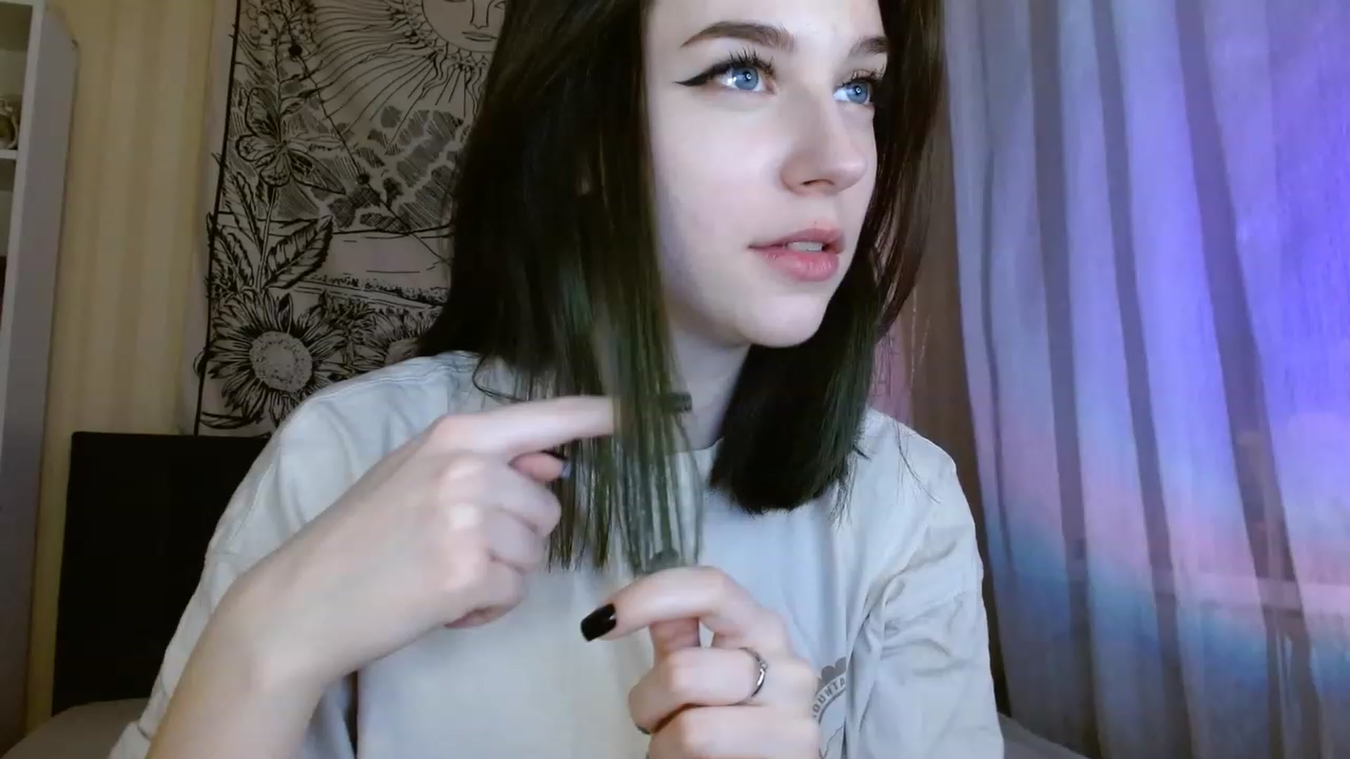 Gallery image thumbnail from ElsieF_'s myfreecams stream on, 02/08/2023, 01:13 image 16 of 20