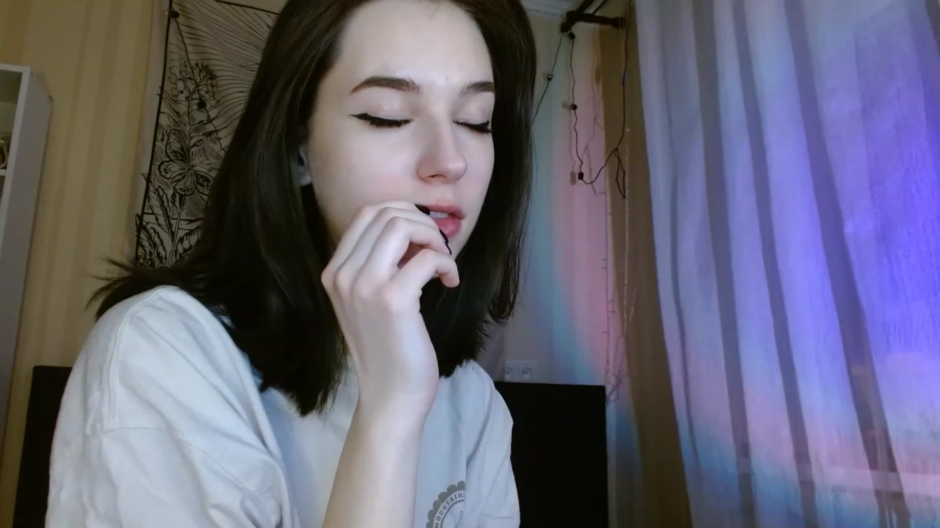 Gallery image thumbnail from ElsieF_'s myfreecams stream on, 02/08/2023, 01:13 image 10 of 20