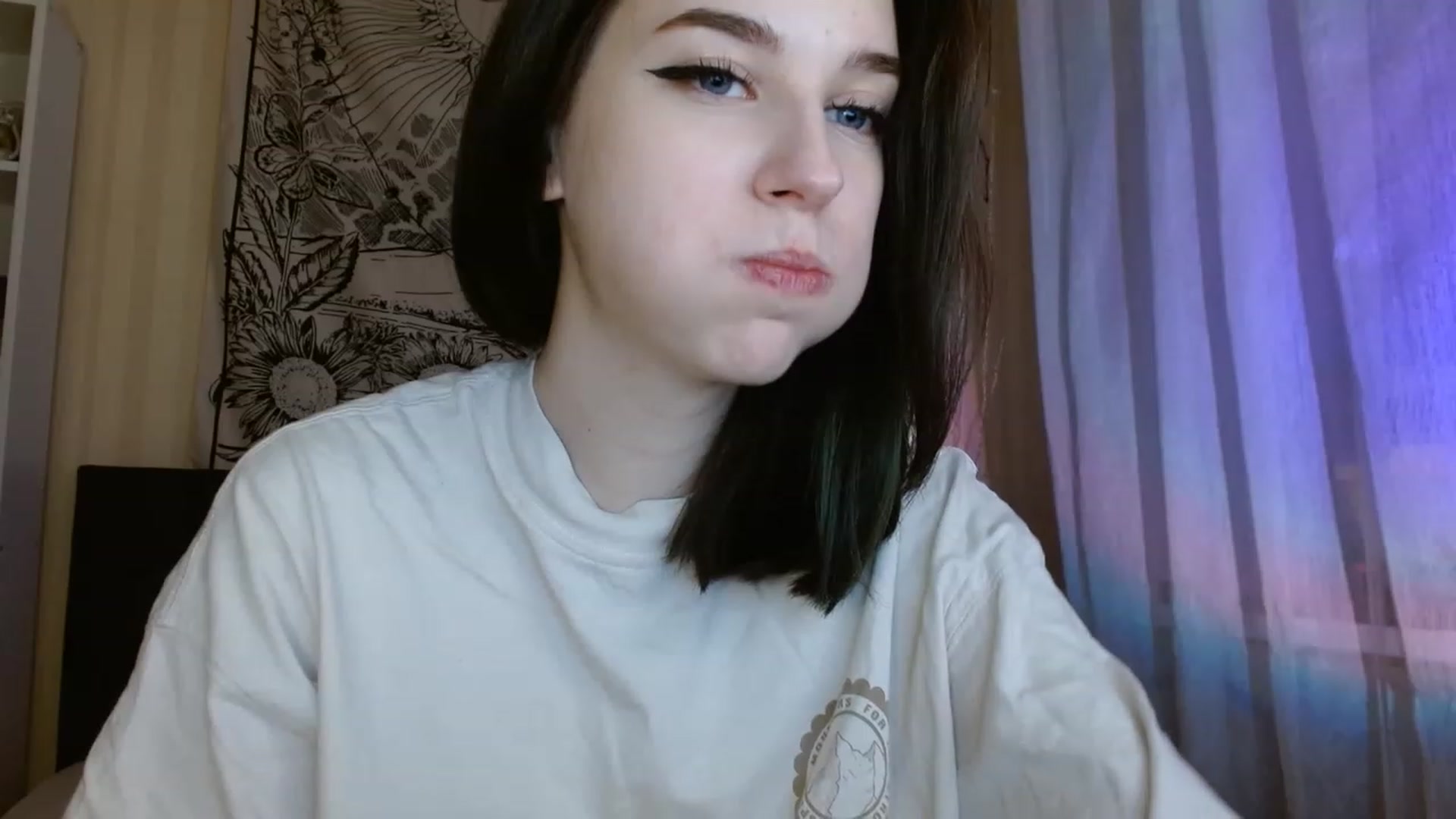 Gallery image thumbnail from ElsieF_'s myfreecams stream on, 02/08/2023, 01:13 image 17 of 20